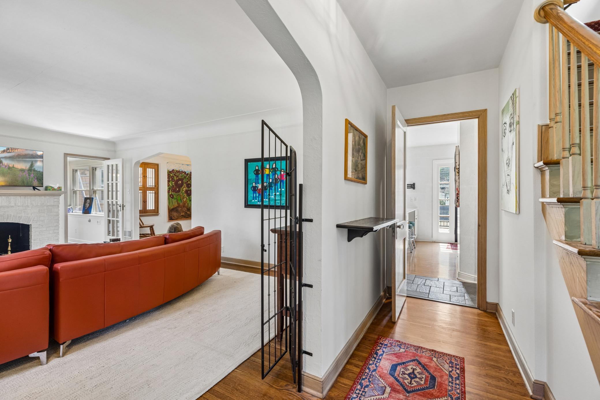 1197 Como Boulevard W