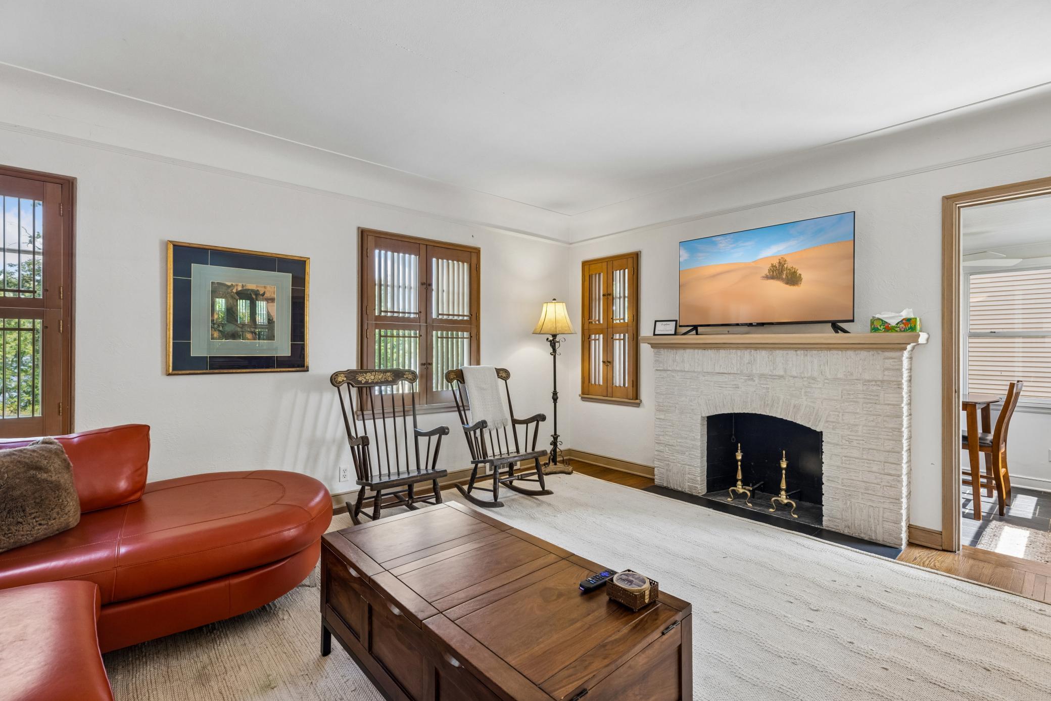 1197 Como Boulevard W