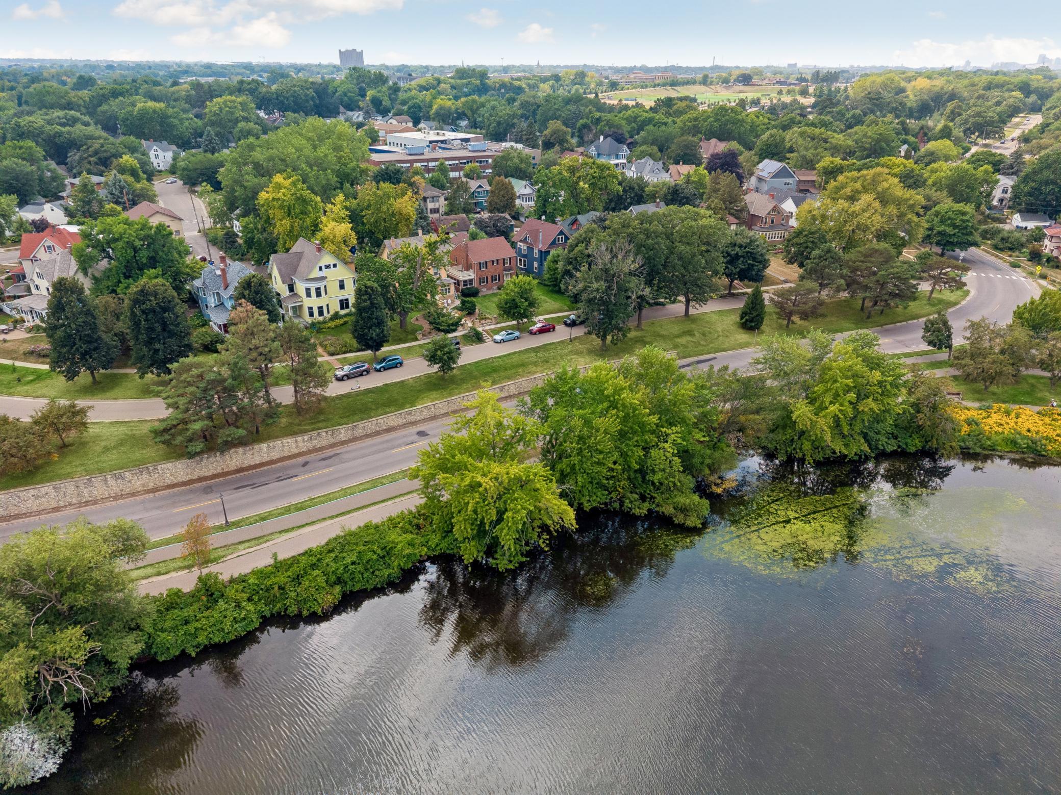 1197 Como Boulevard W