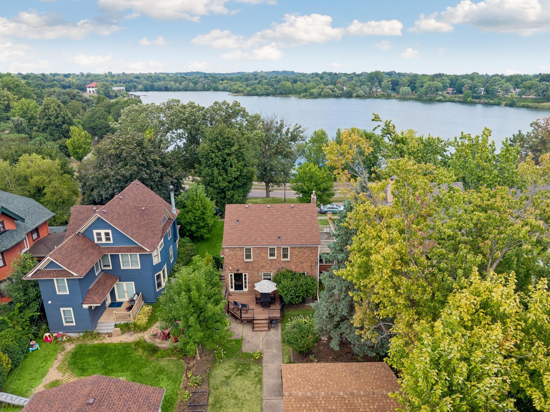 1197 Como Boulevard W