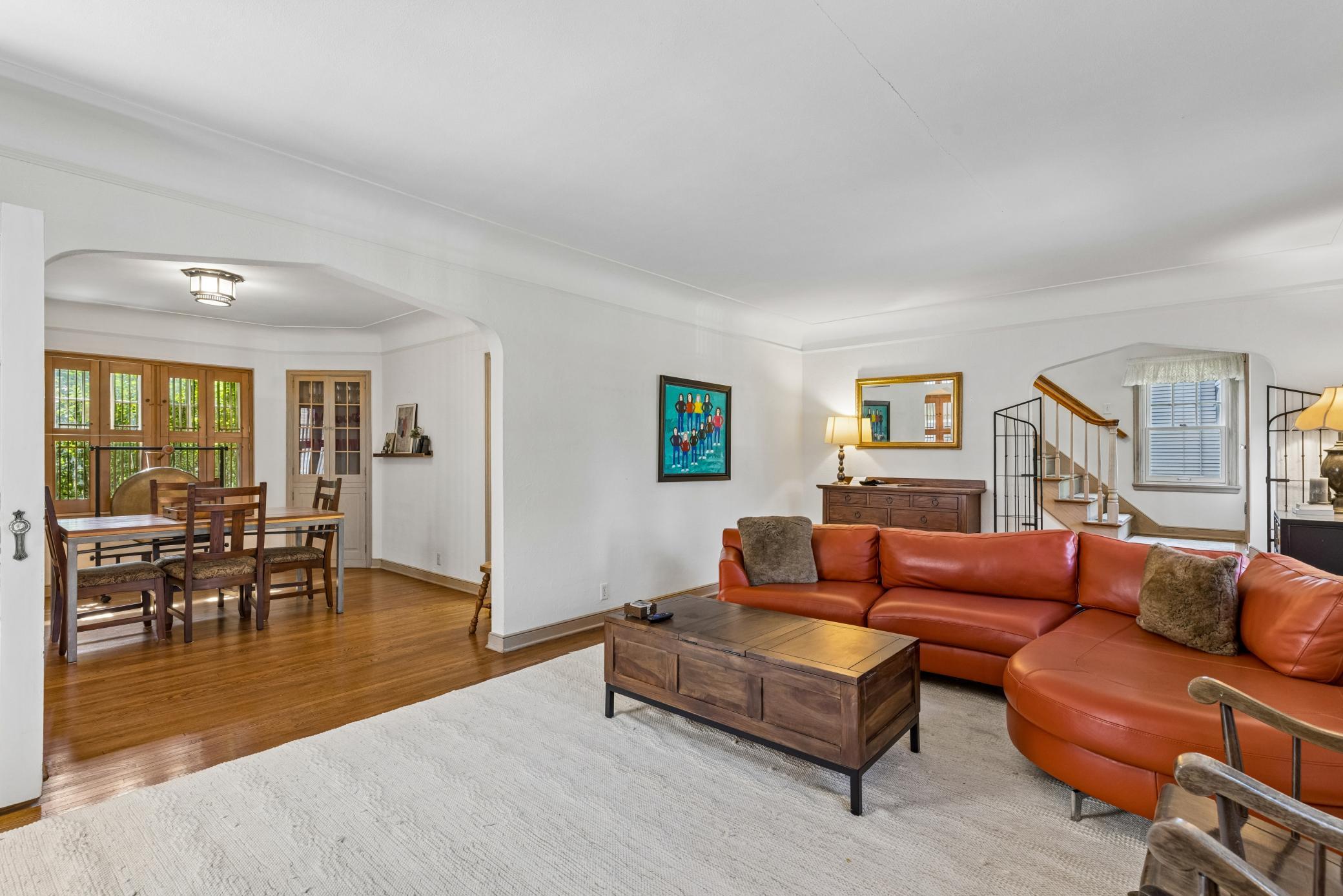 1197 Como Boulevard W