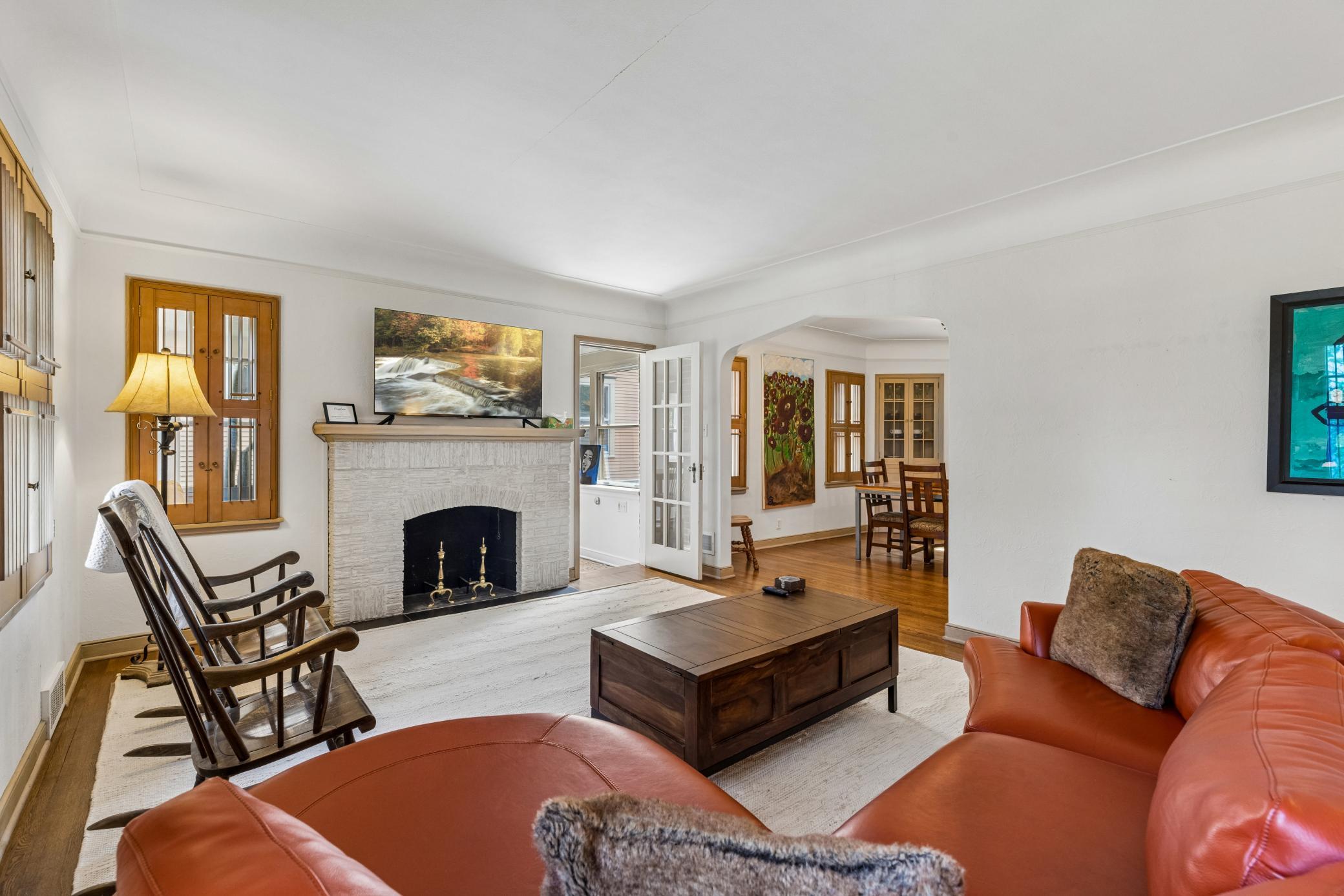 1197 Como Boulevard W