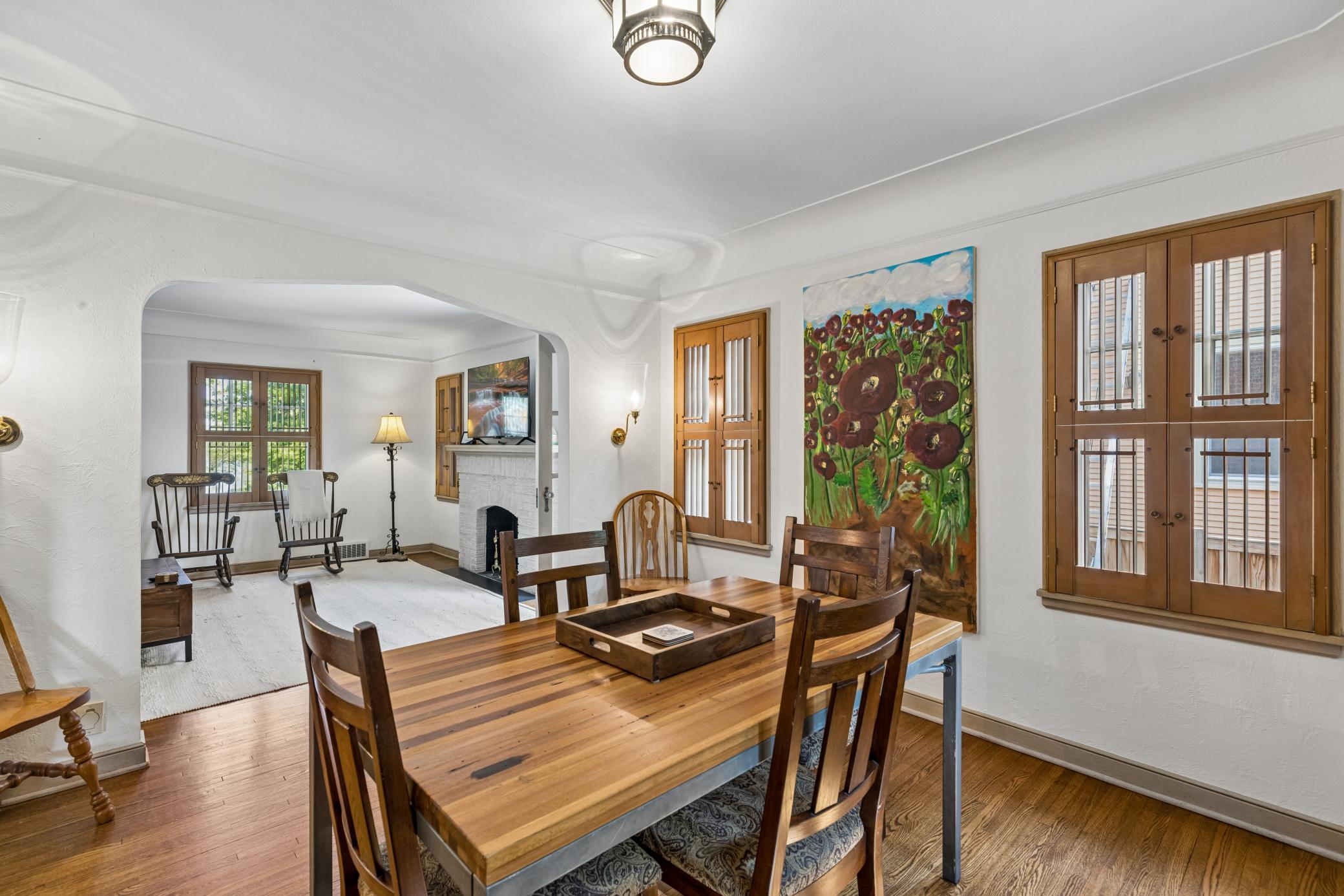 1197 Como Boulevard W