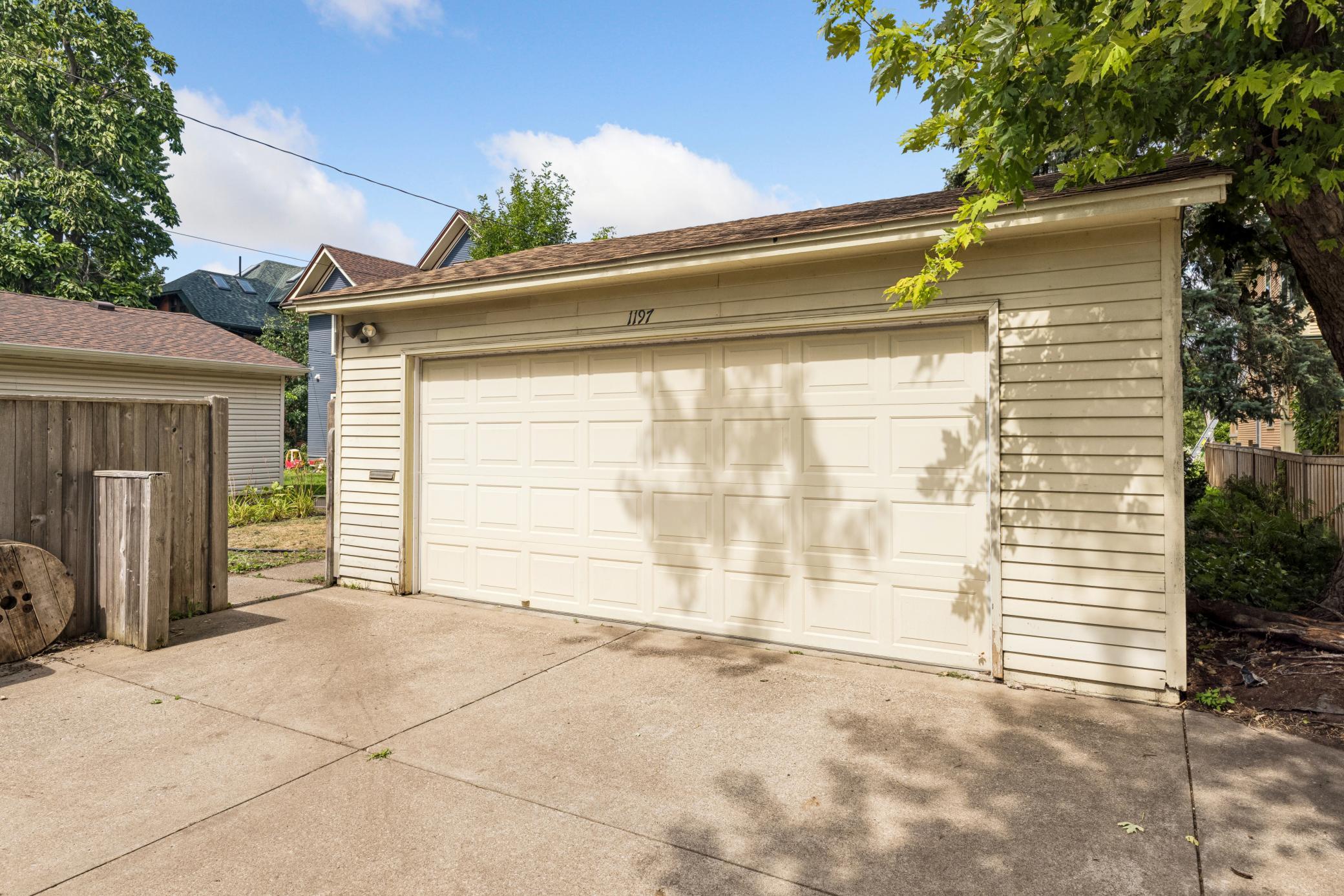 1197 Como Boulevard W