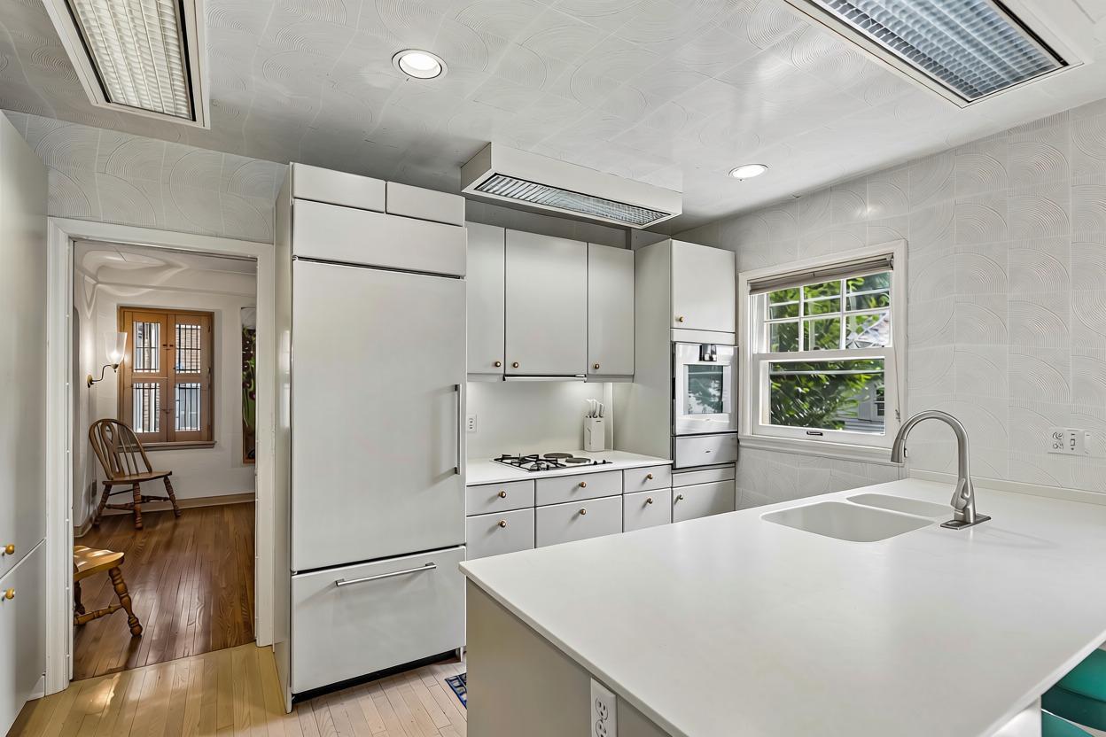1197 Como Boulevard W