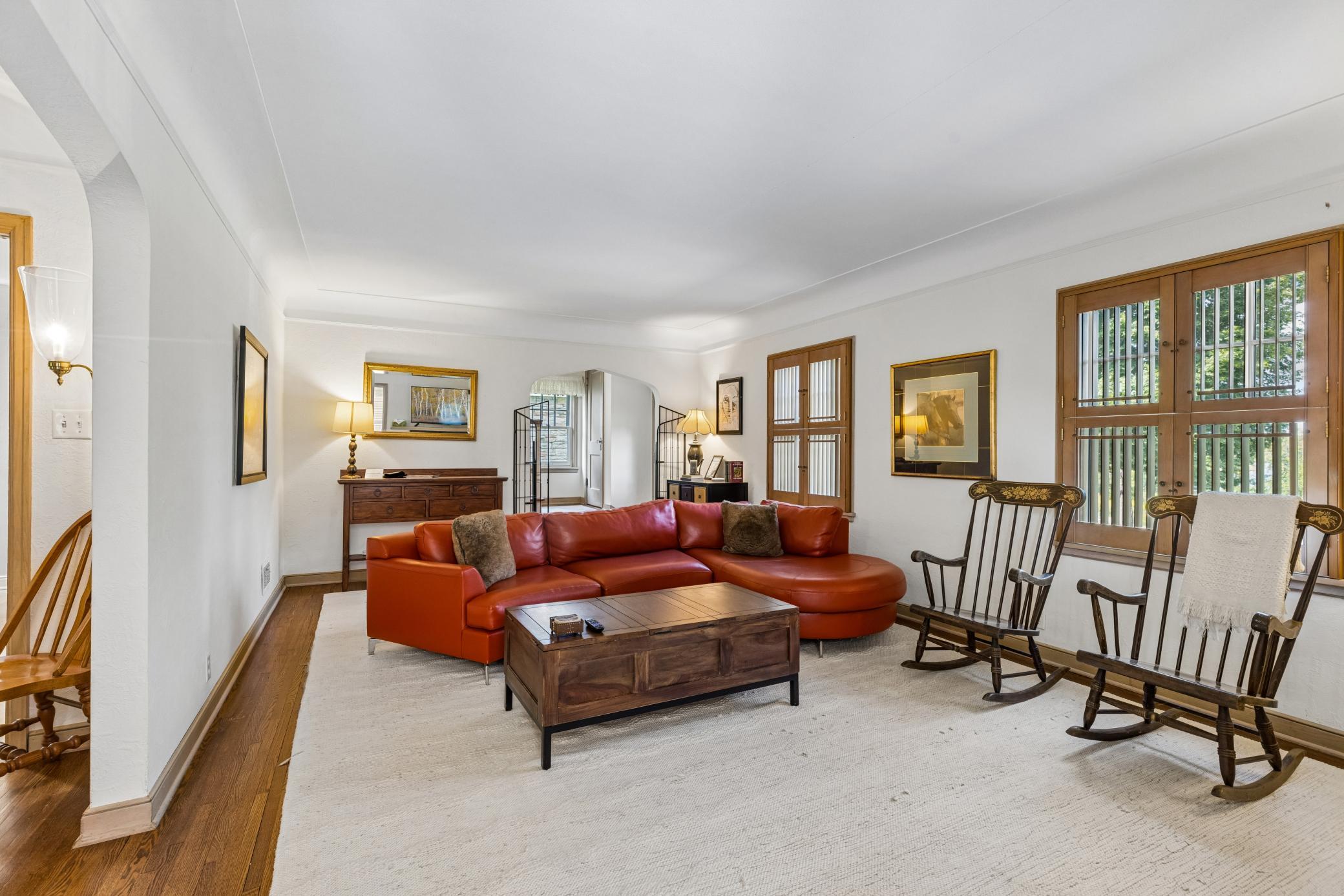 1197 Como Boulevard W