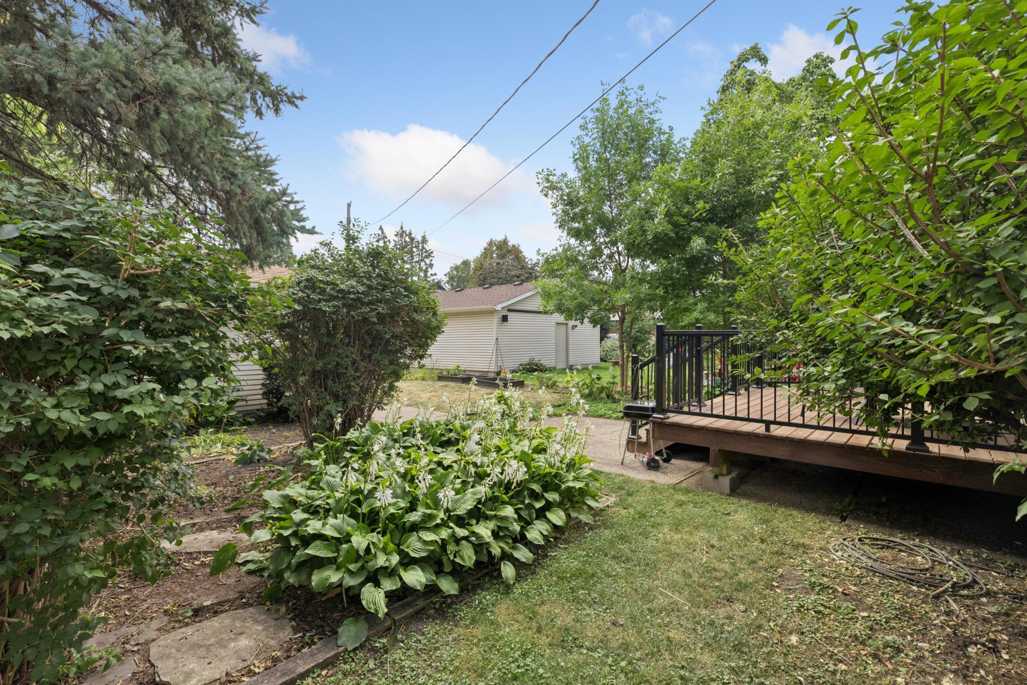 1197 Como Boulevard W