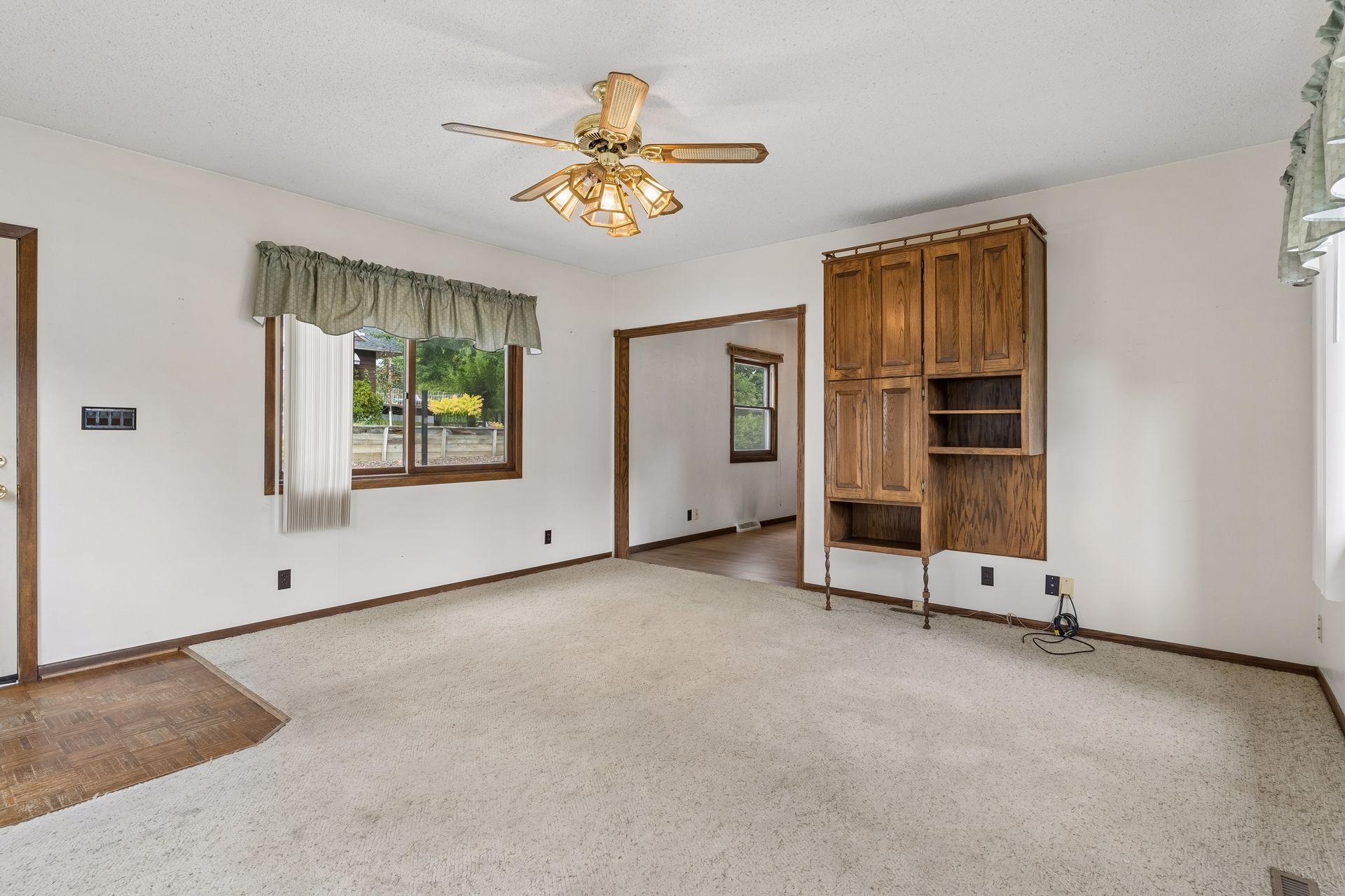 96 Orange Avenue W