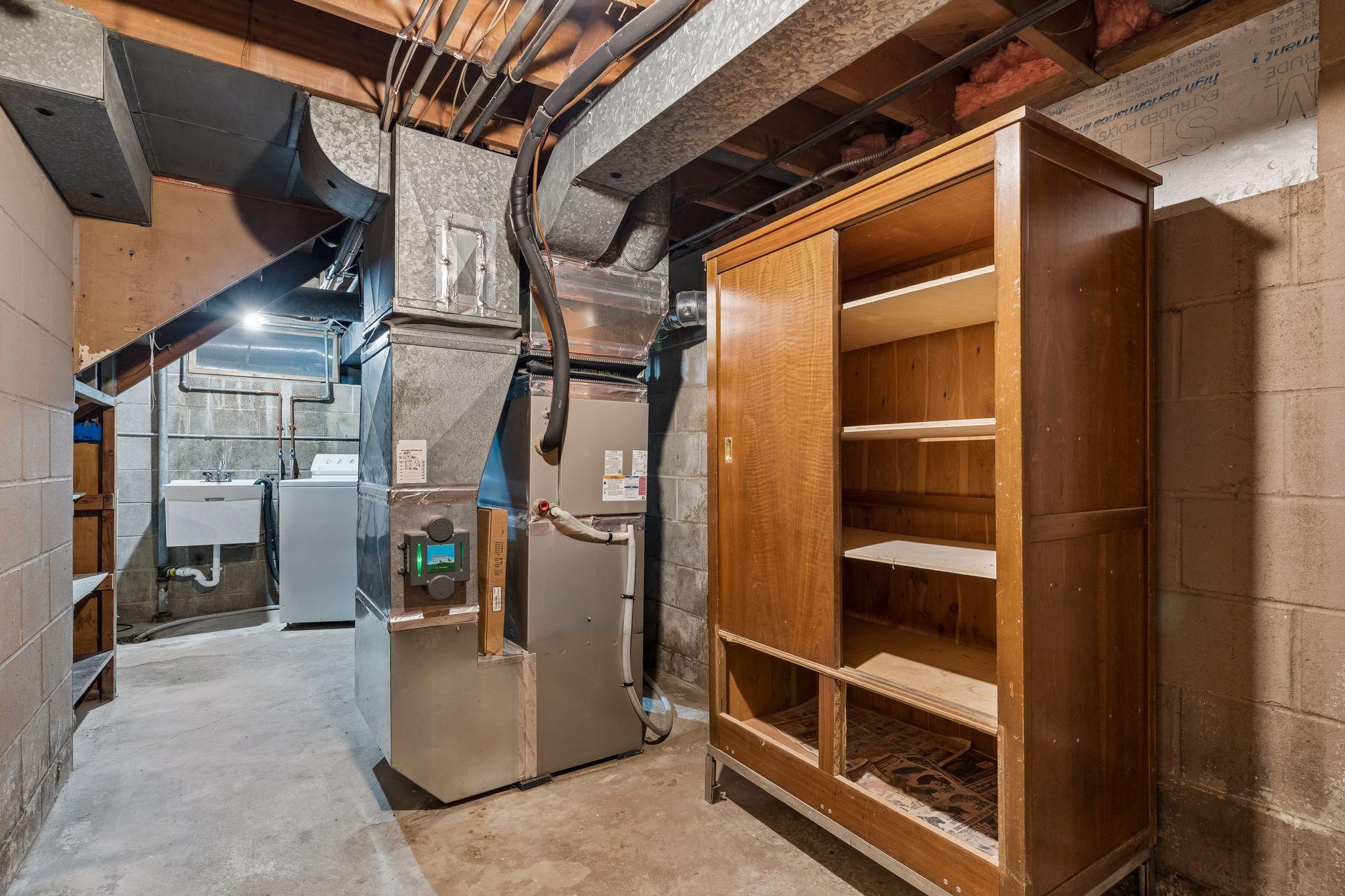 96 Orange Avenue W