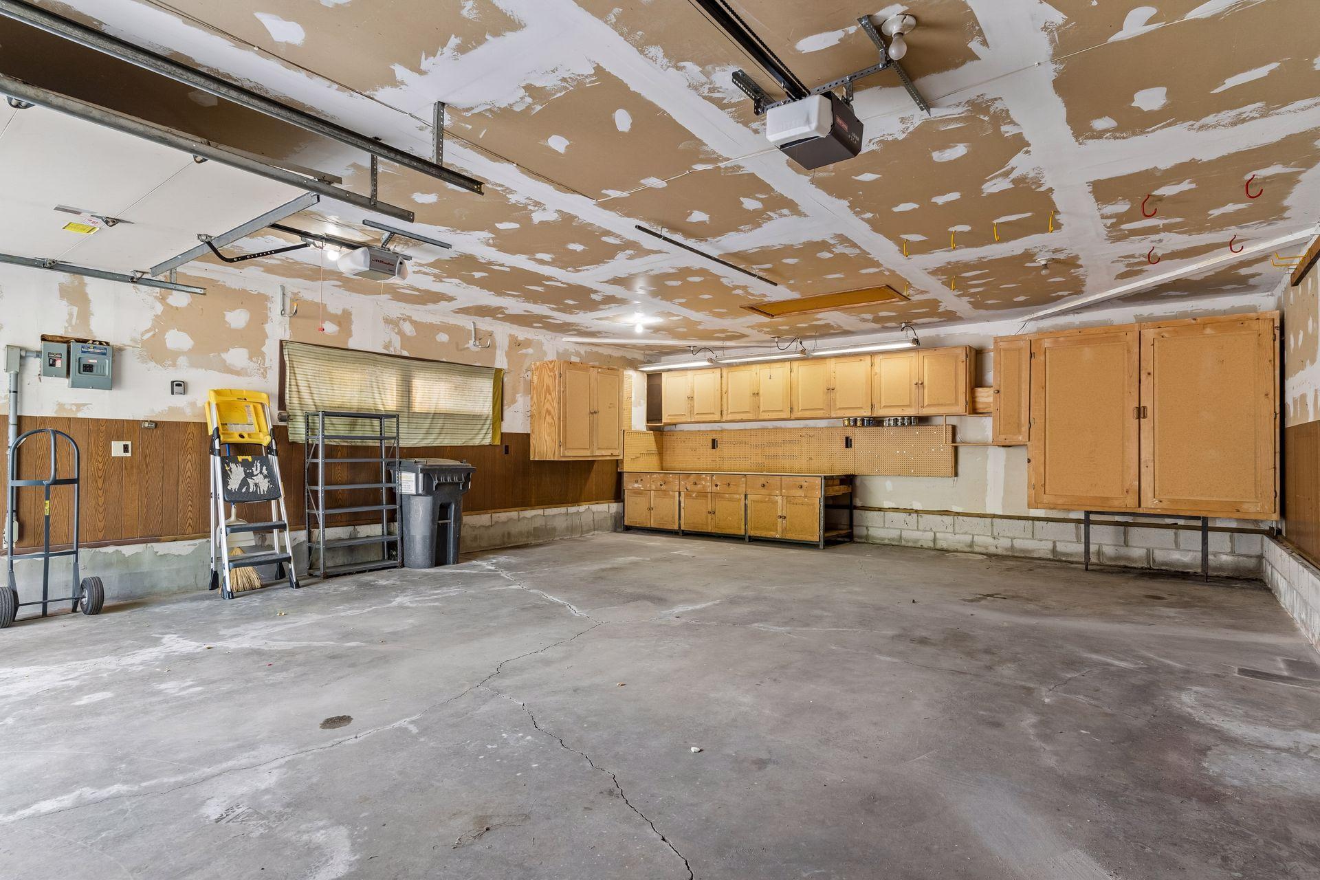 96 Orange Avenue W