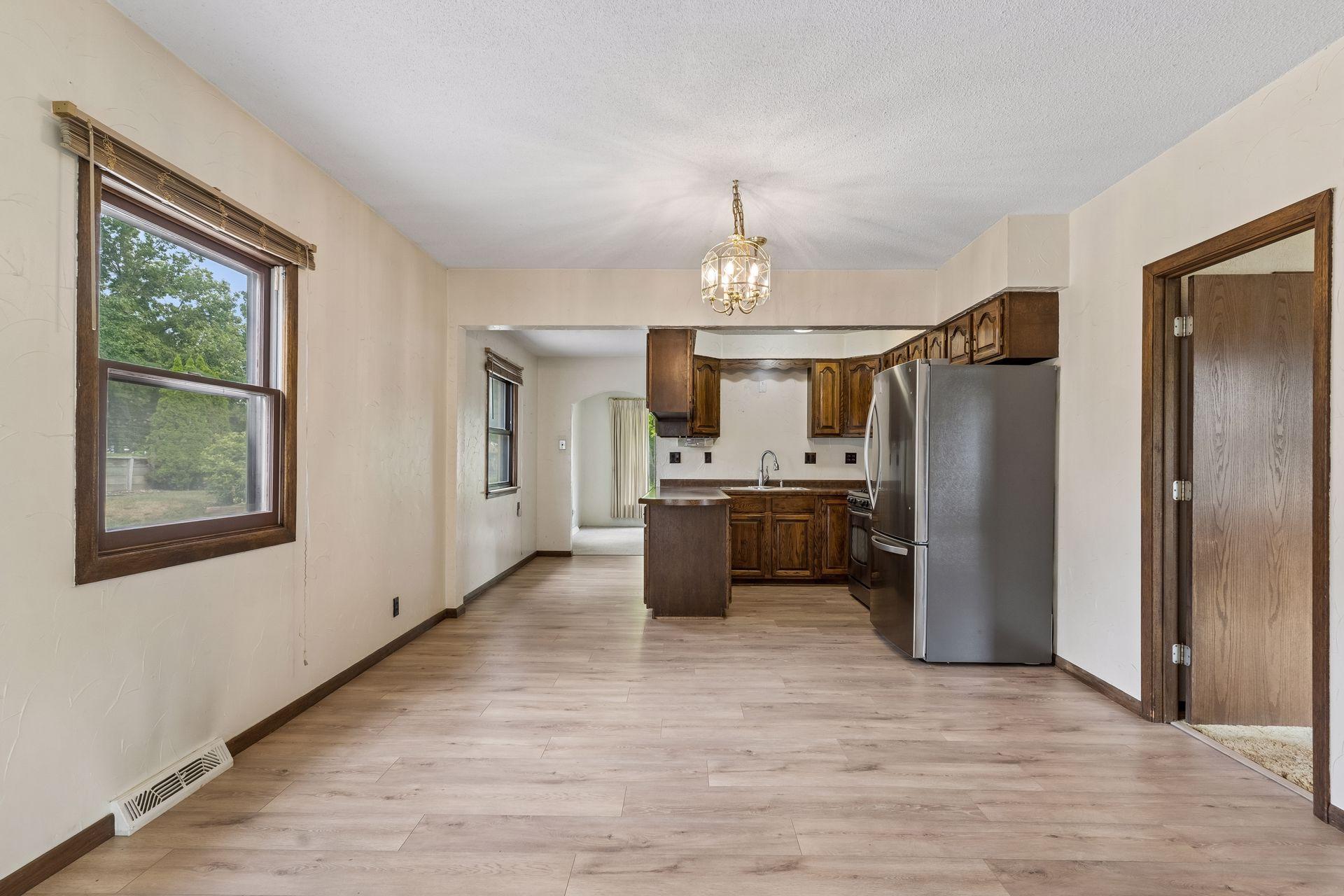 96 Orange Avenue W