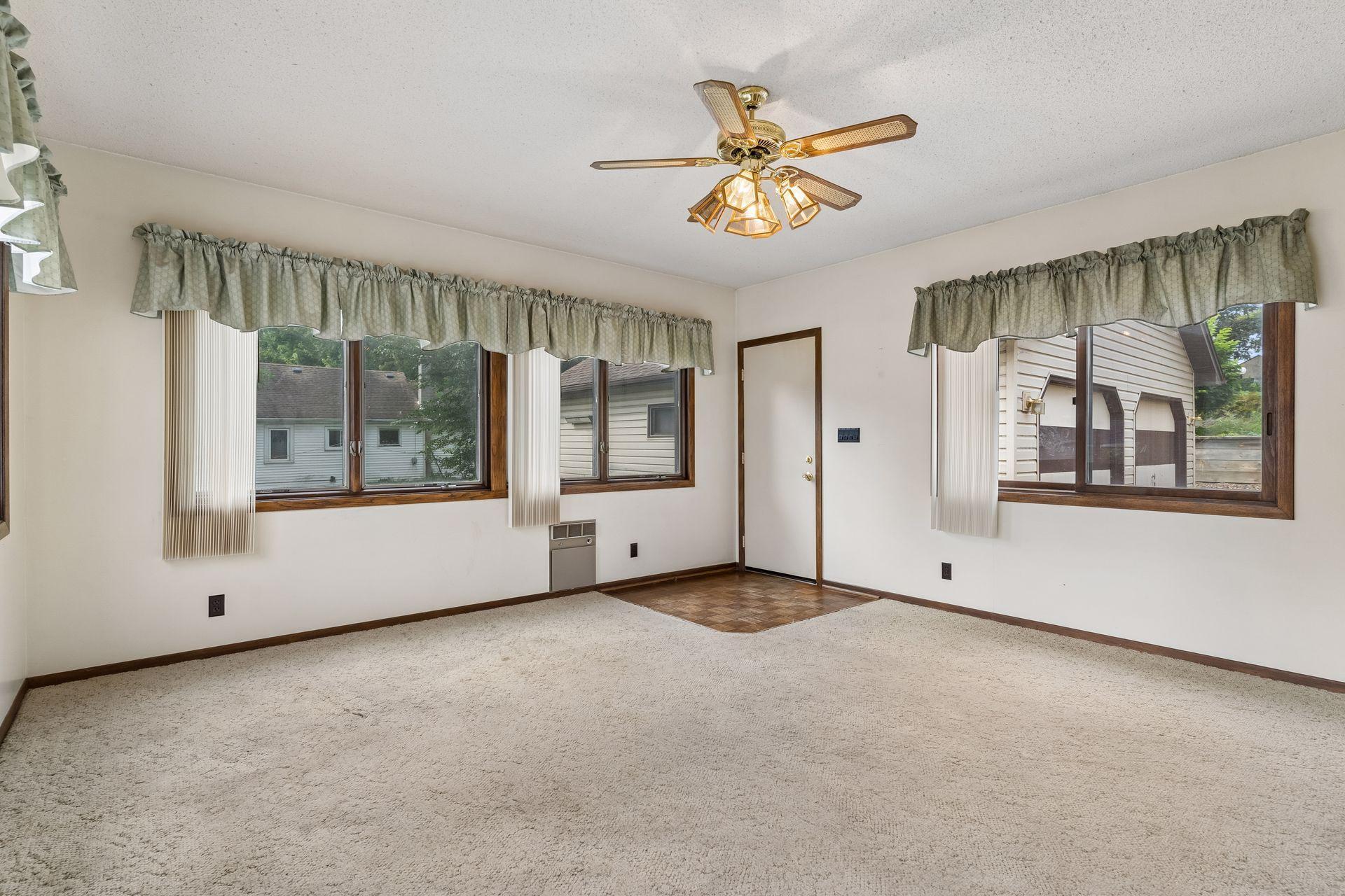 96 Orange Avenue W