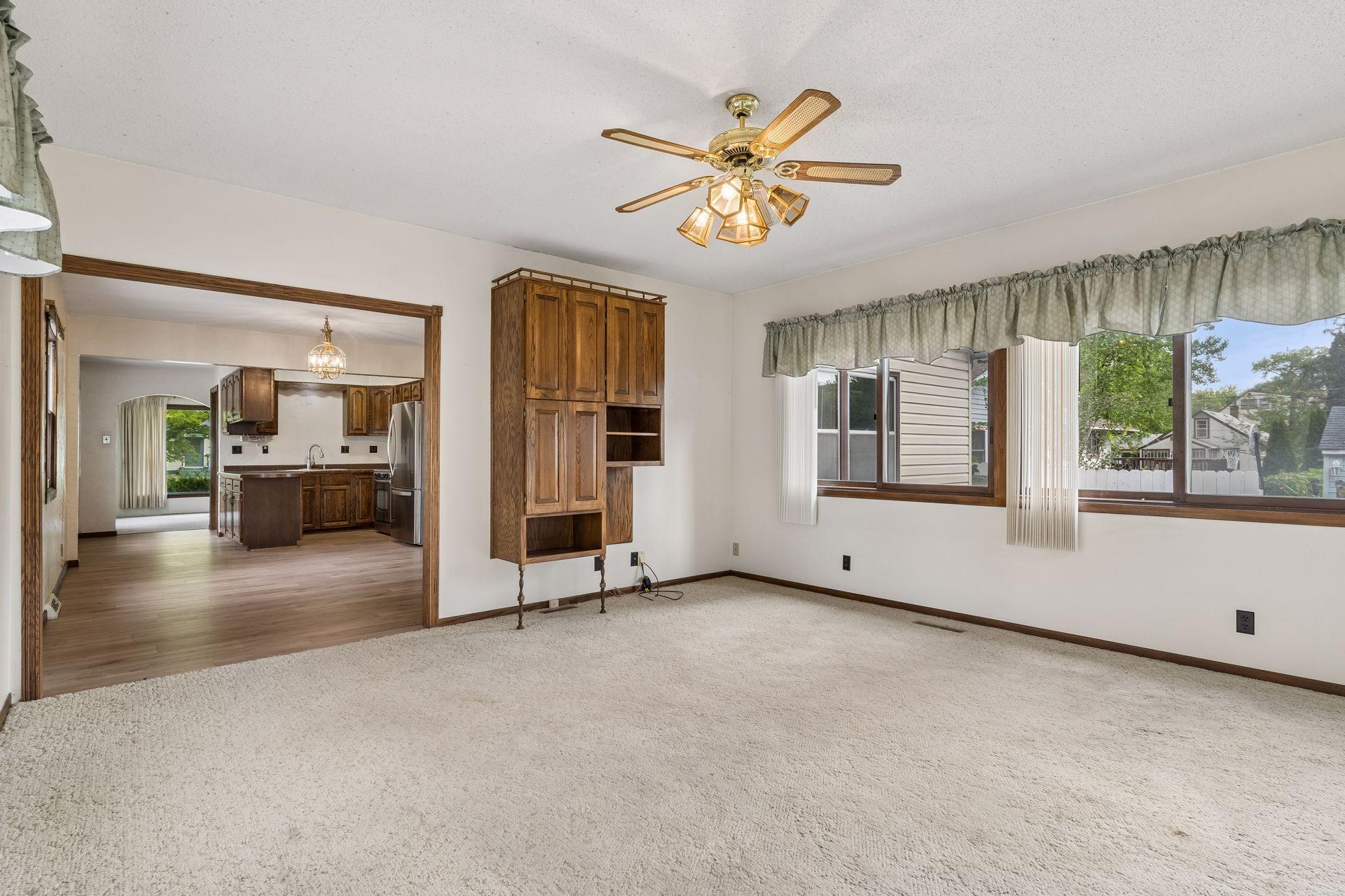 96 Orange Avenue W