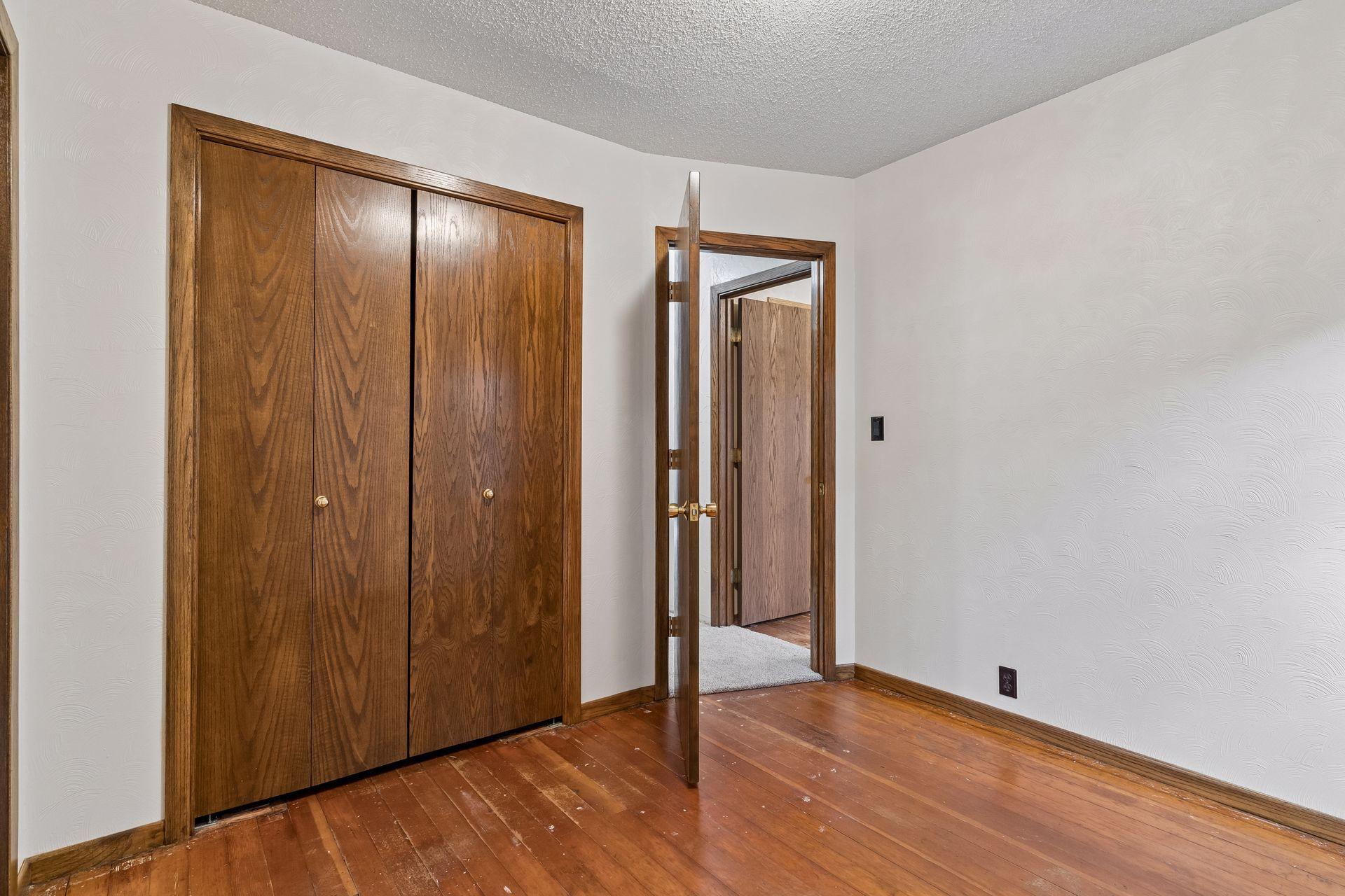 96 Orange Avenue W