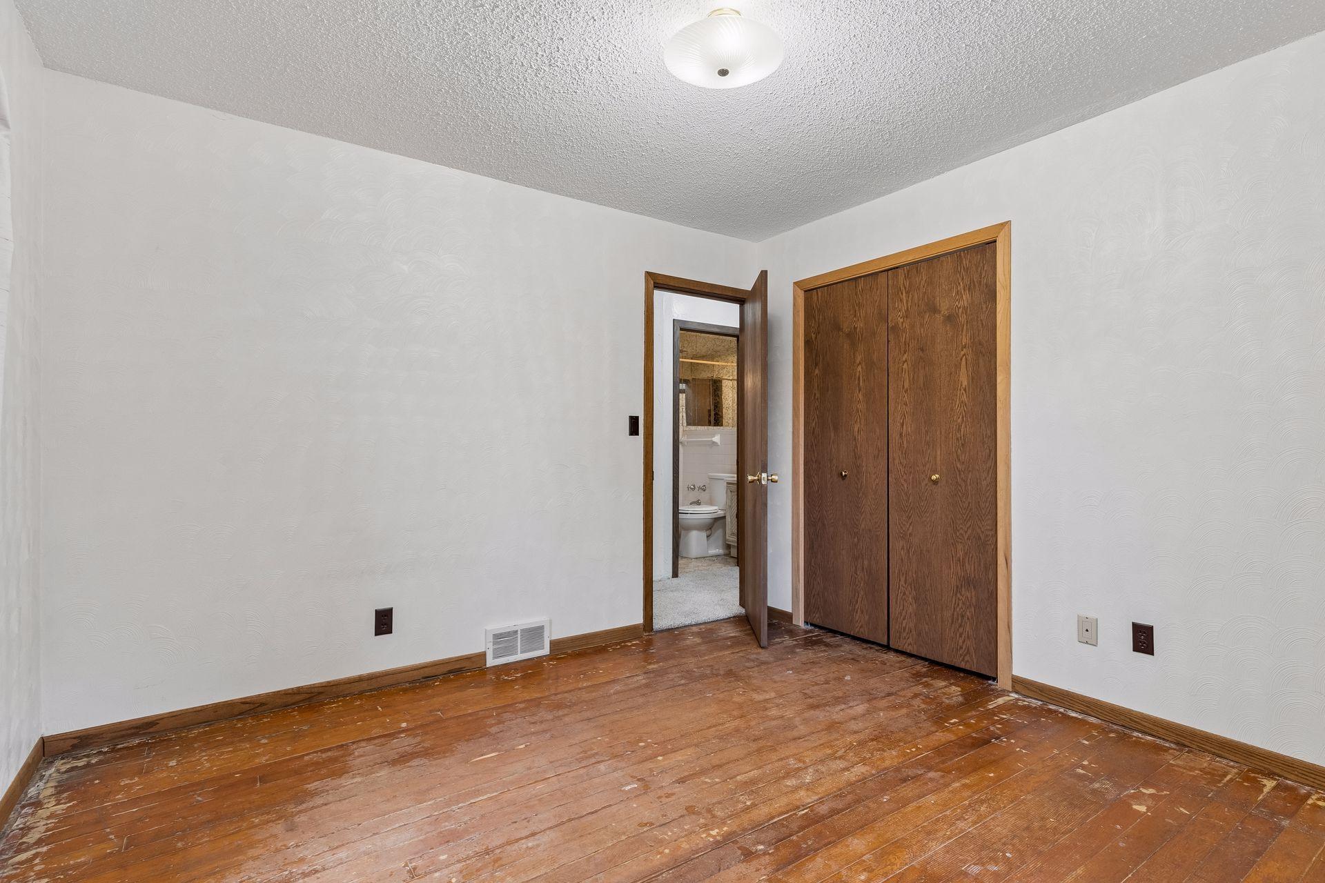 96 Orange Avenue W