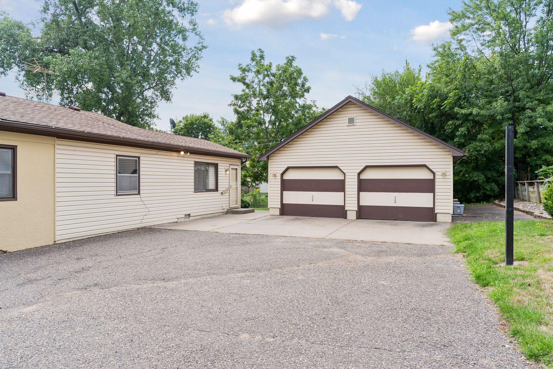 96 Orange Avenue W