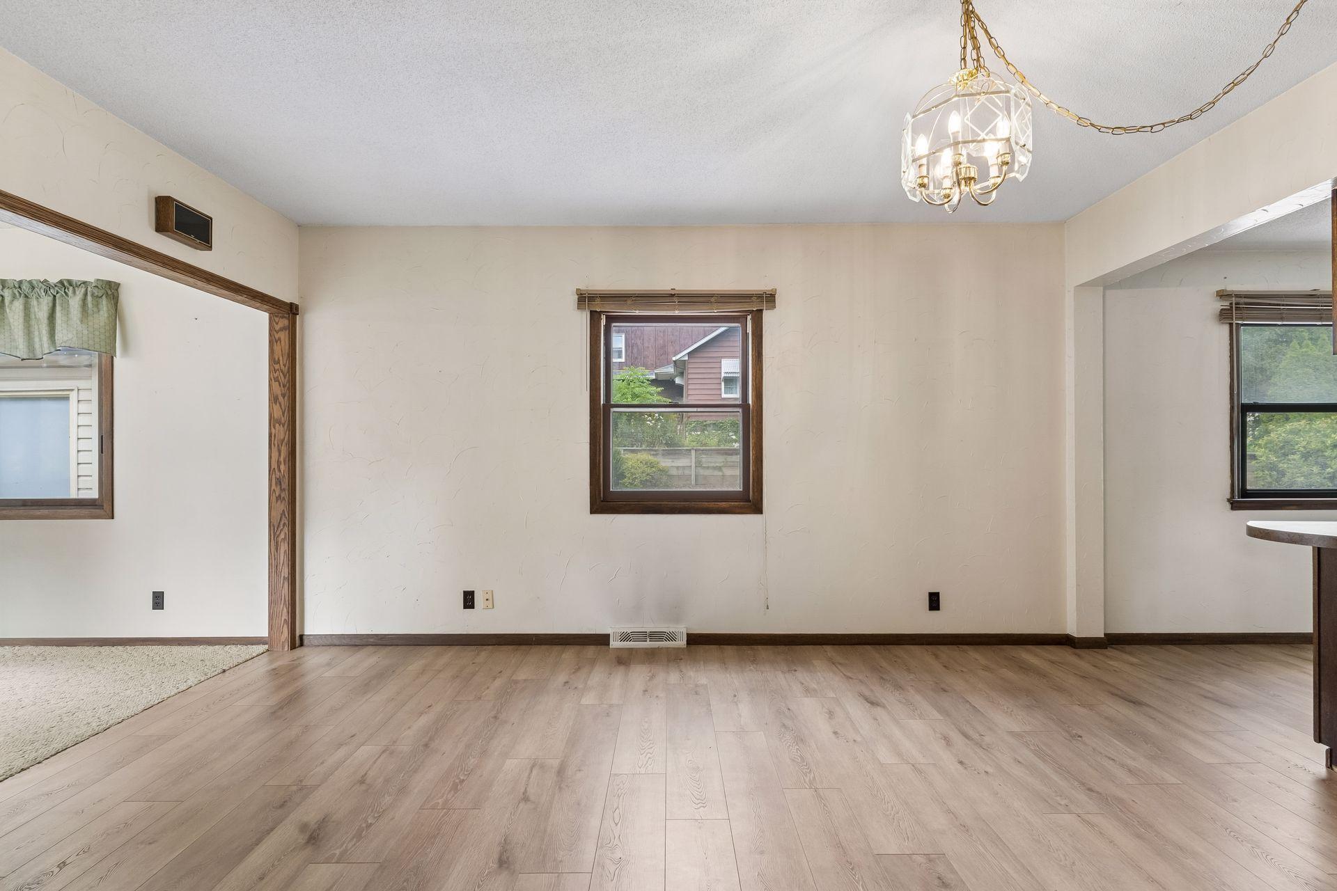 96 Orange Avenue W