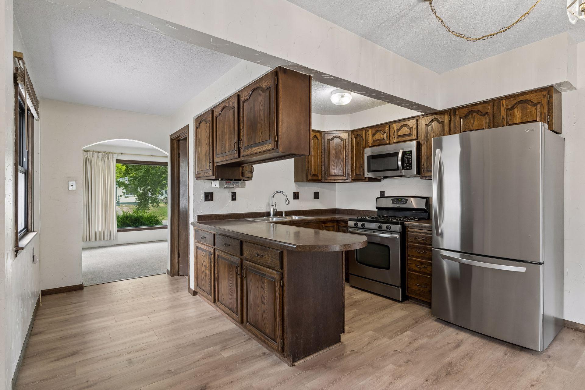 96 Orange Avenue W