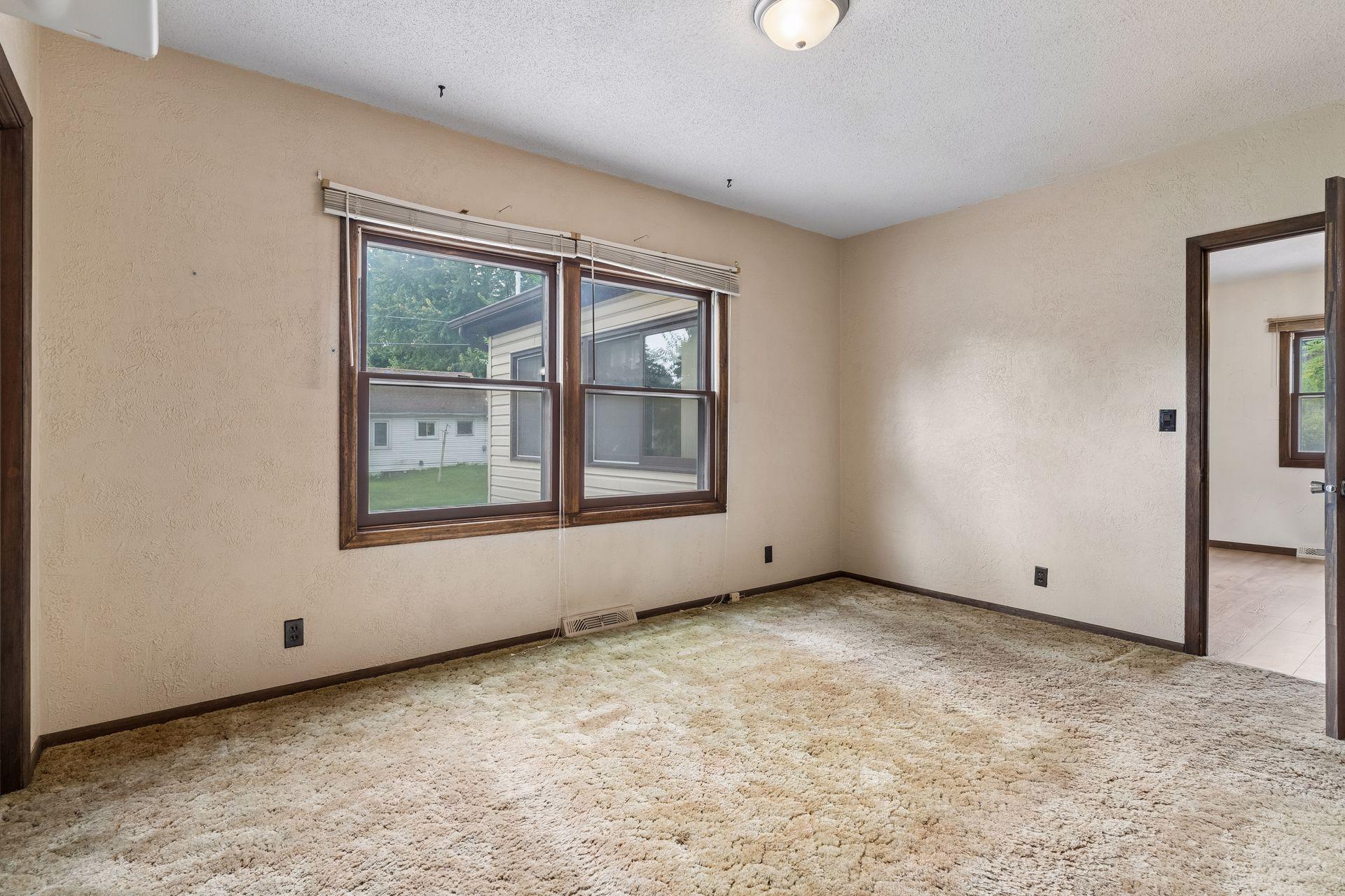96 Orange Avenue W