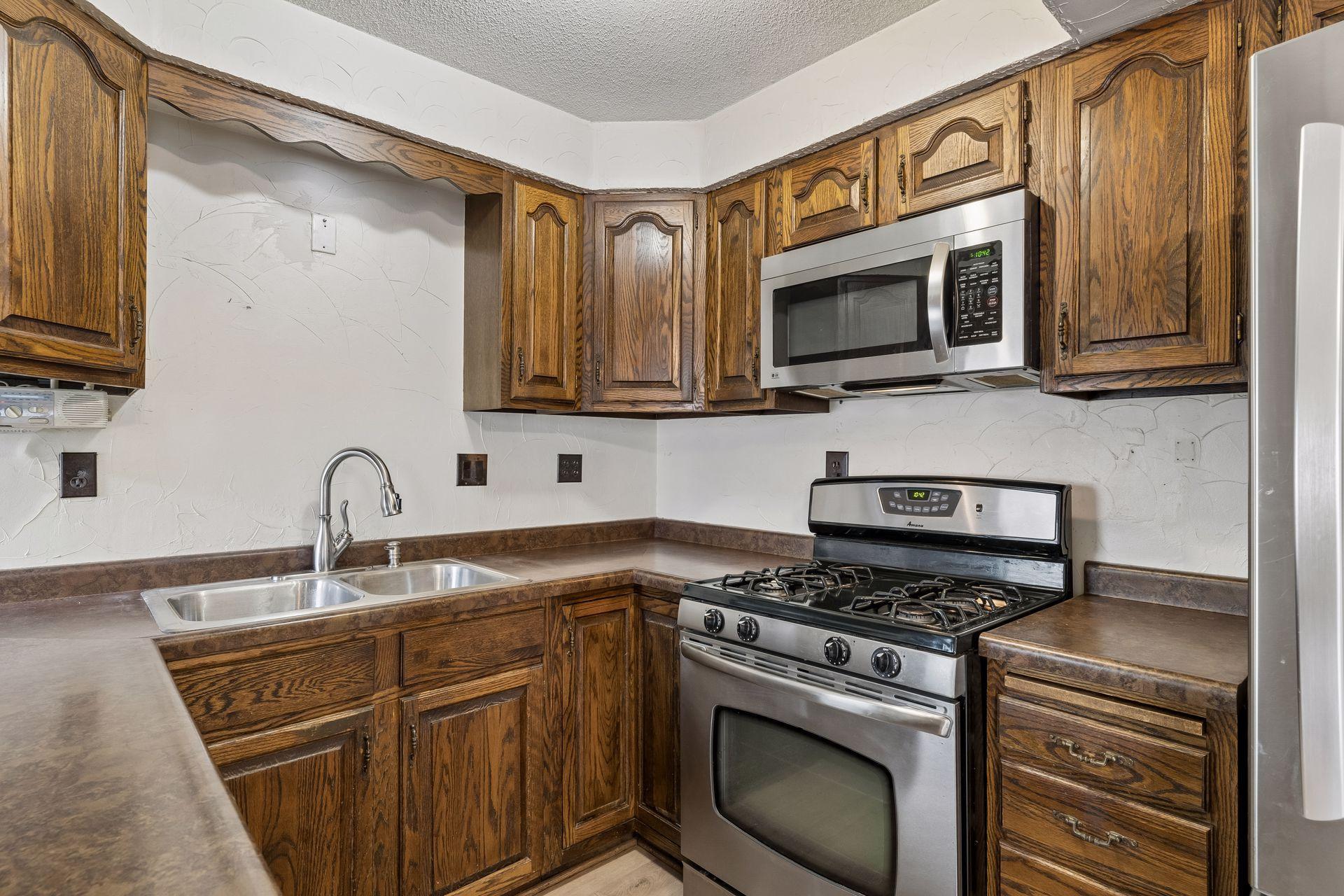 96 Orange Avenue W
