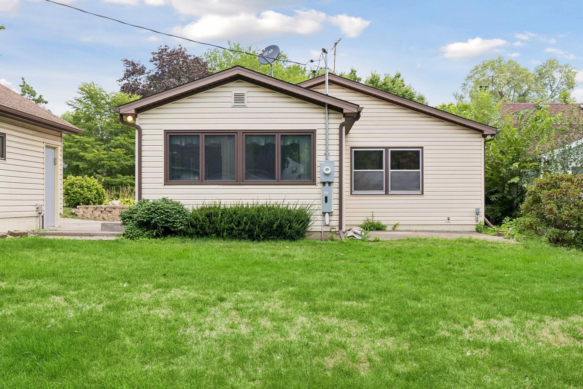 96 Orange Avenue W