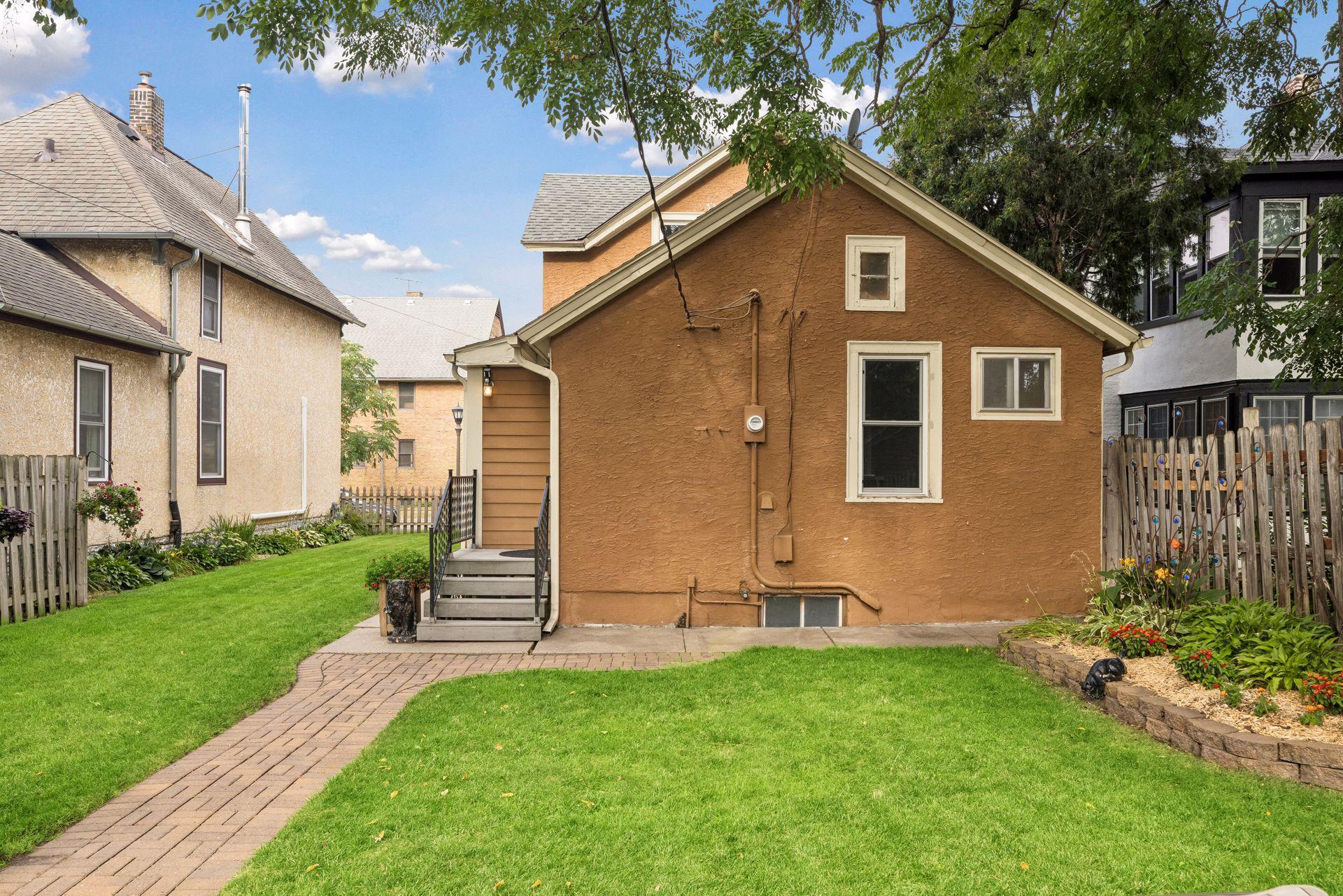 420 Daly Street