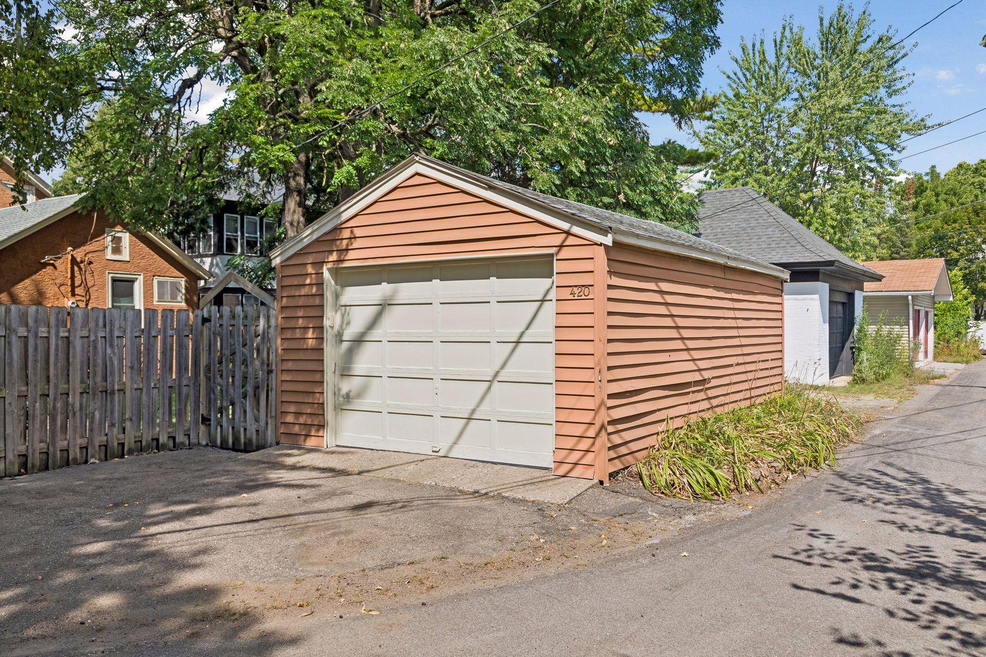 420 Daly Street