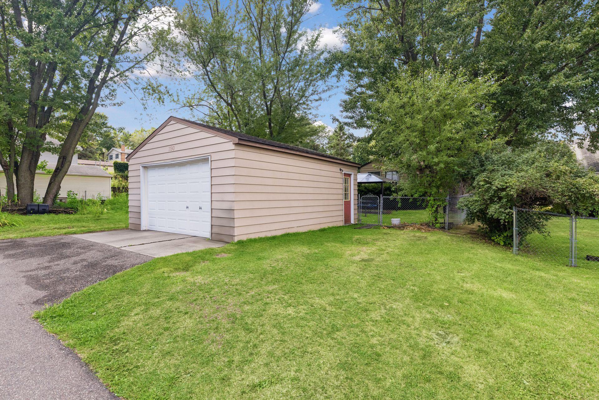 1190 Ottawa Avenue
