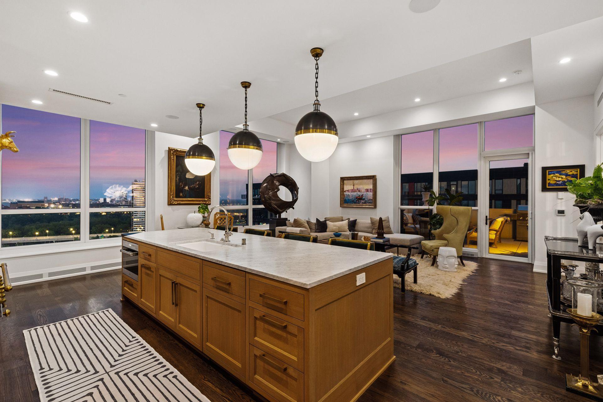 1111 W River Parkway Unit: 15E