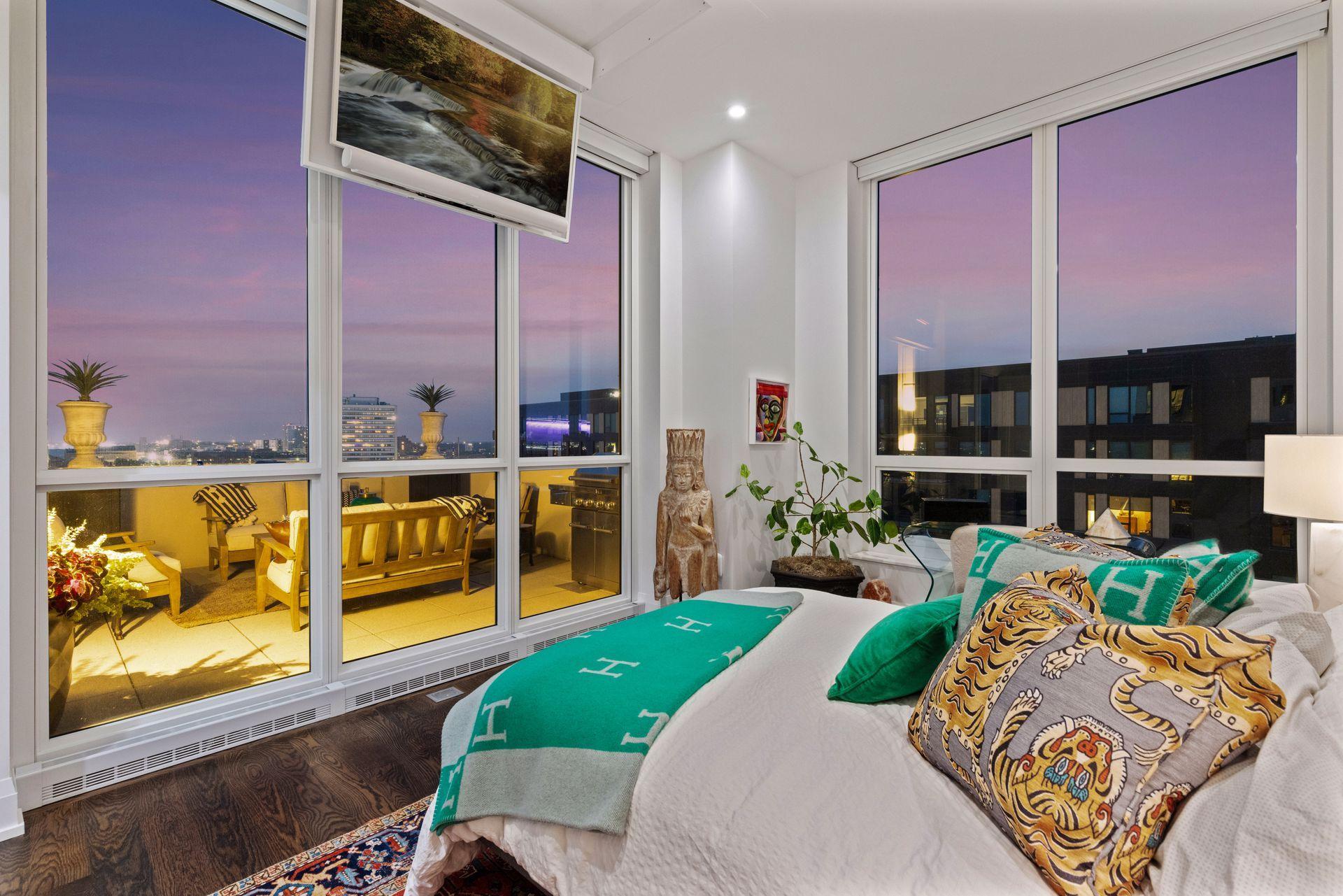1111 W River Parkway Unit: 15E