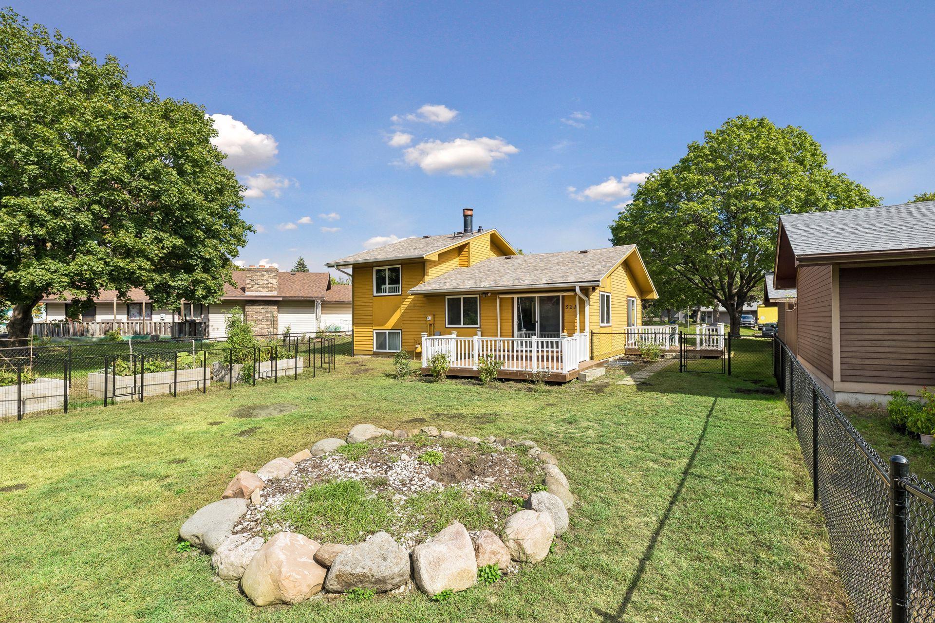521 Central Avenue W