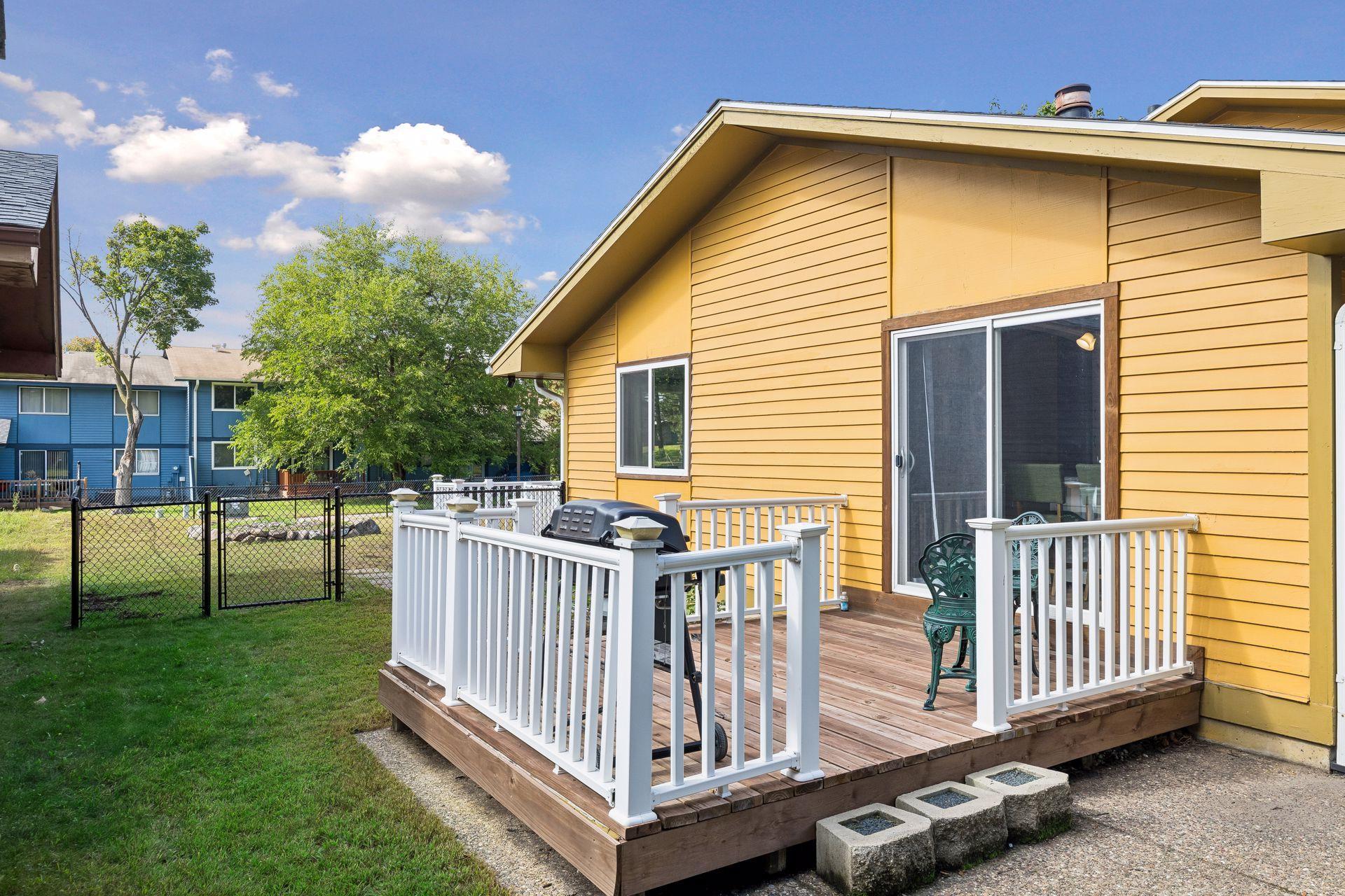 521 Central Avenue W