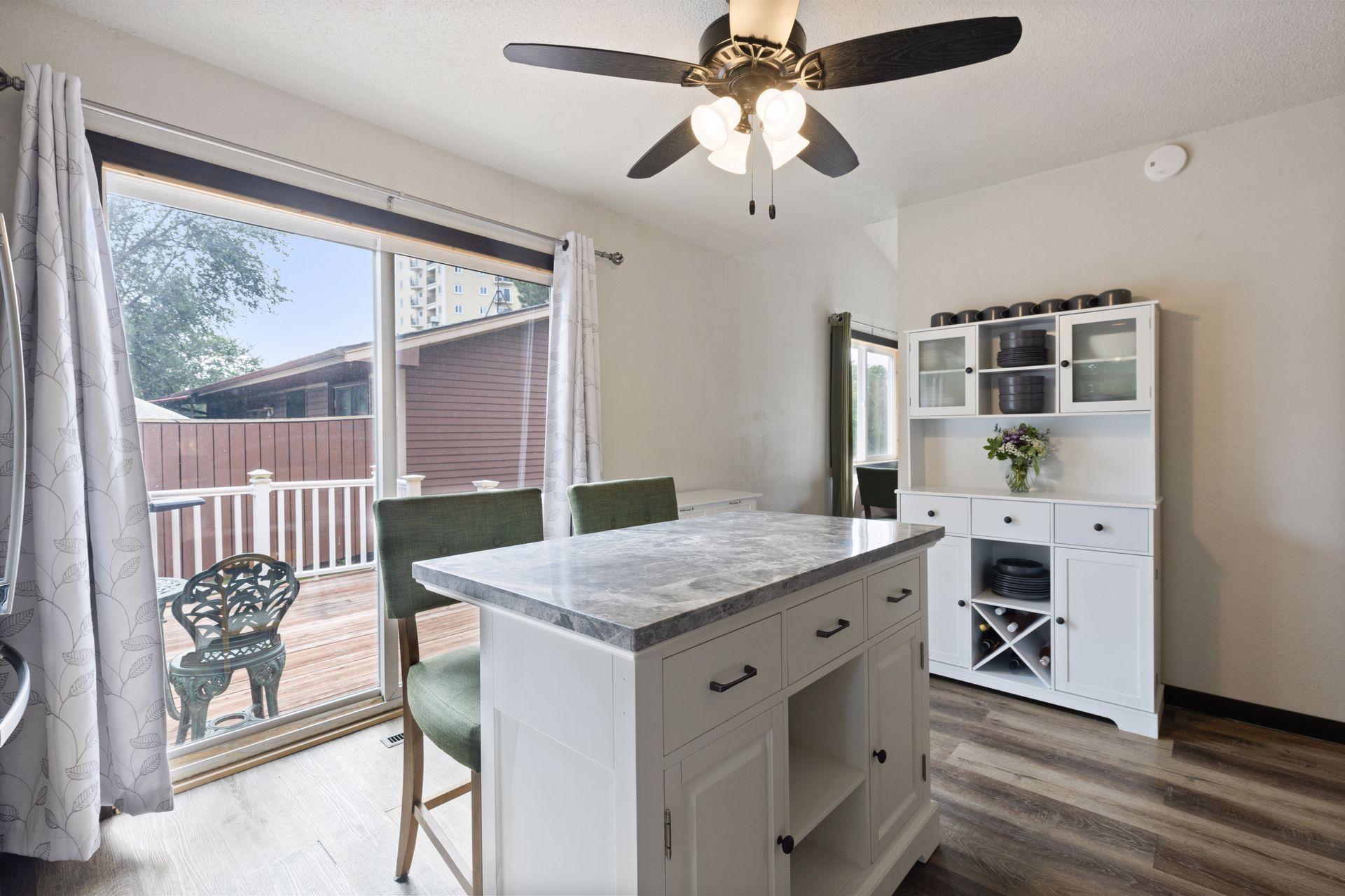 521 Central Avenue W