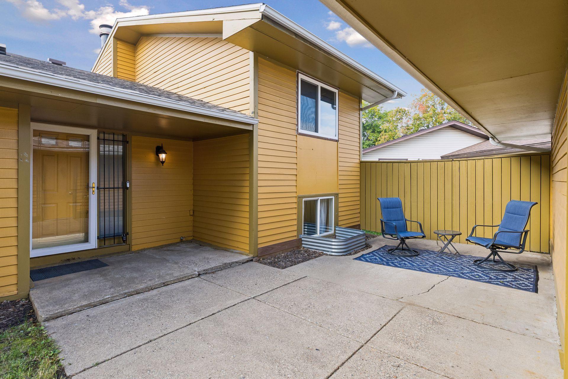 521 Central Avenue W