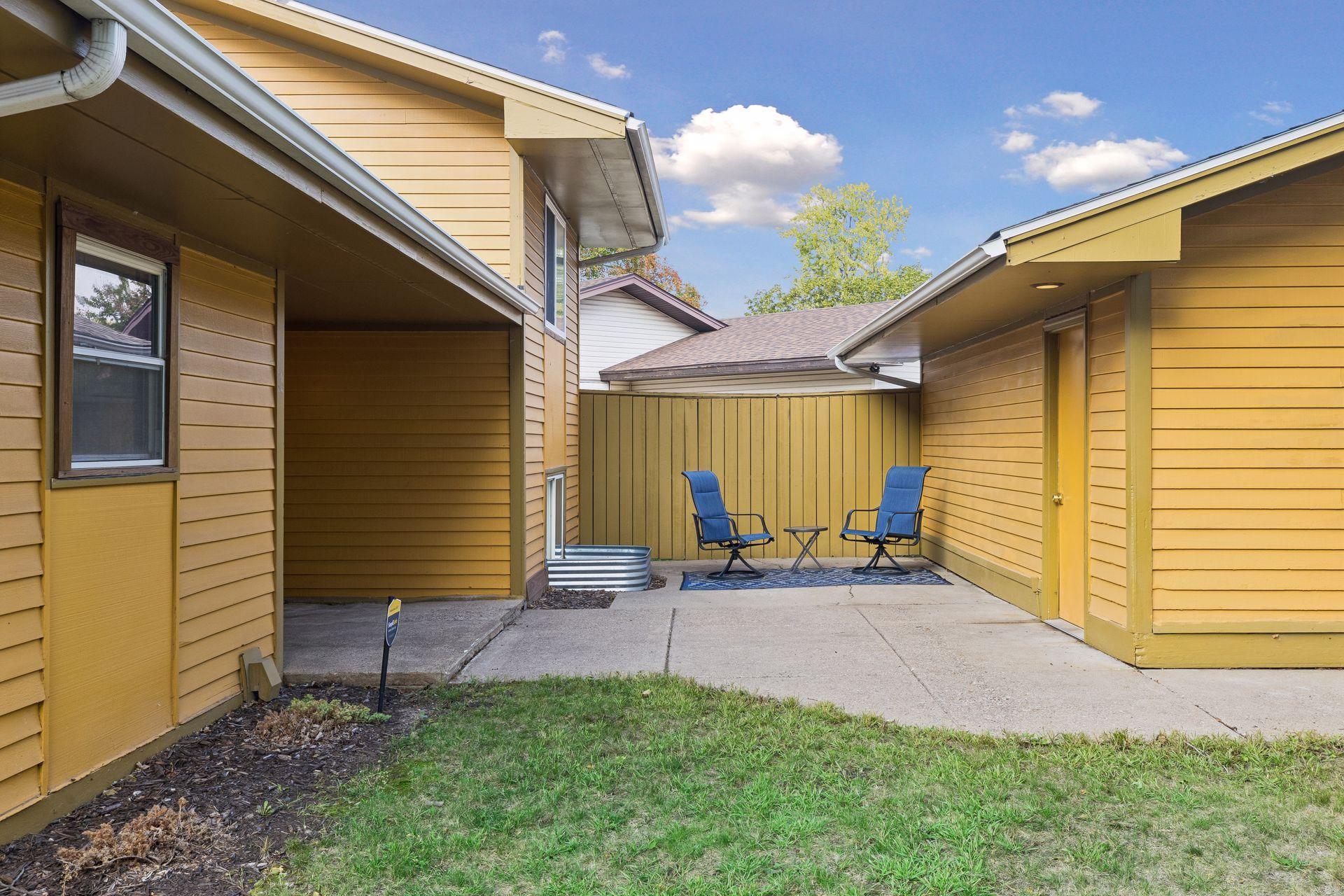521 Central Avenue W
