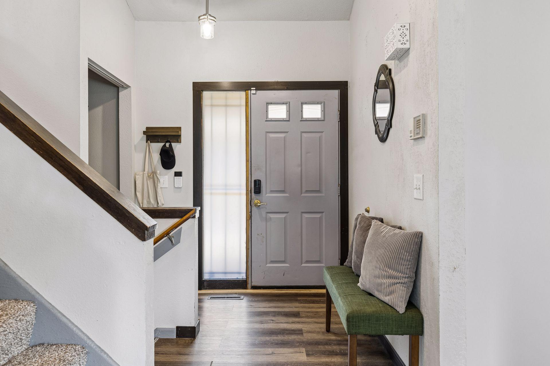 521 Central Avenue W