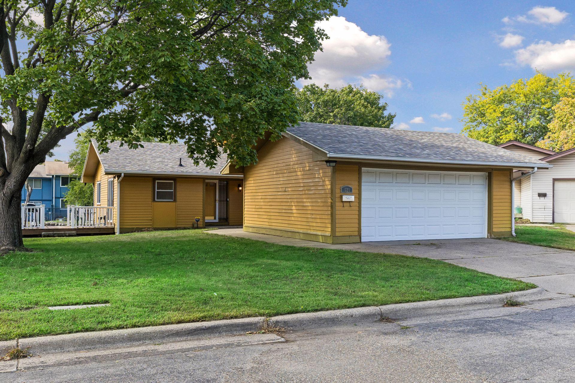 521 Central Avenue W