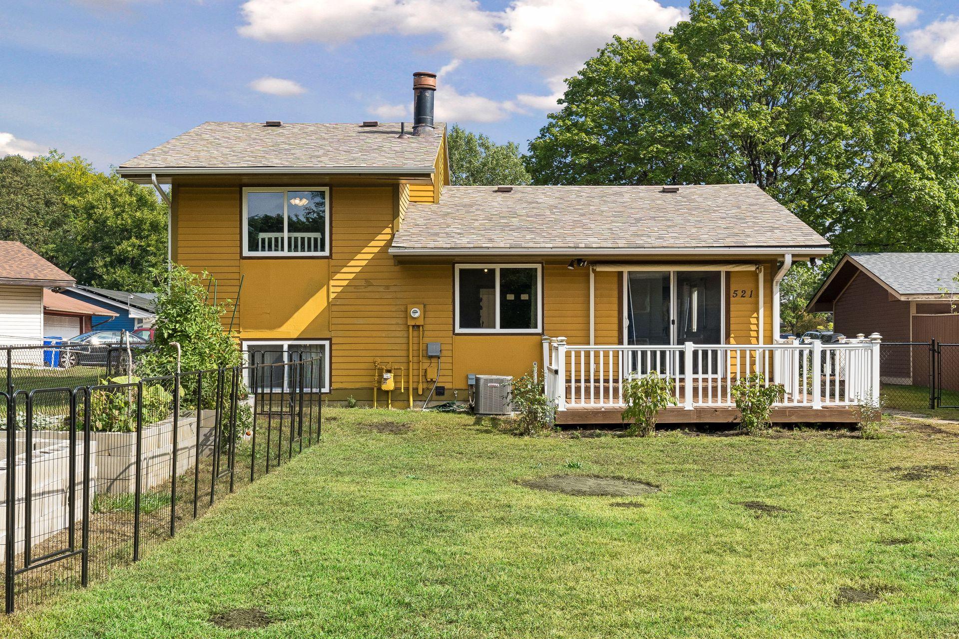 521 Central Avenue W