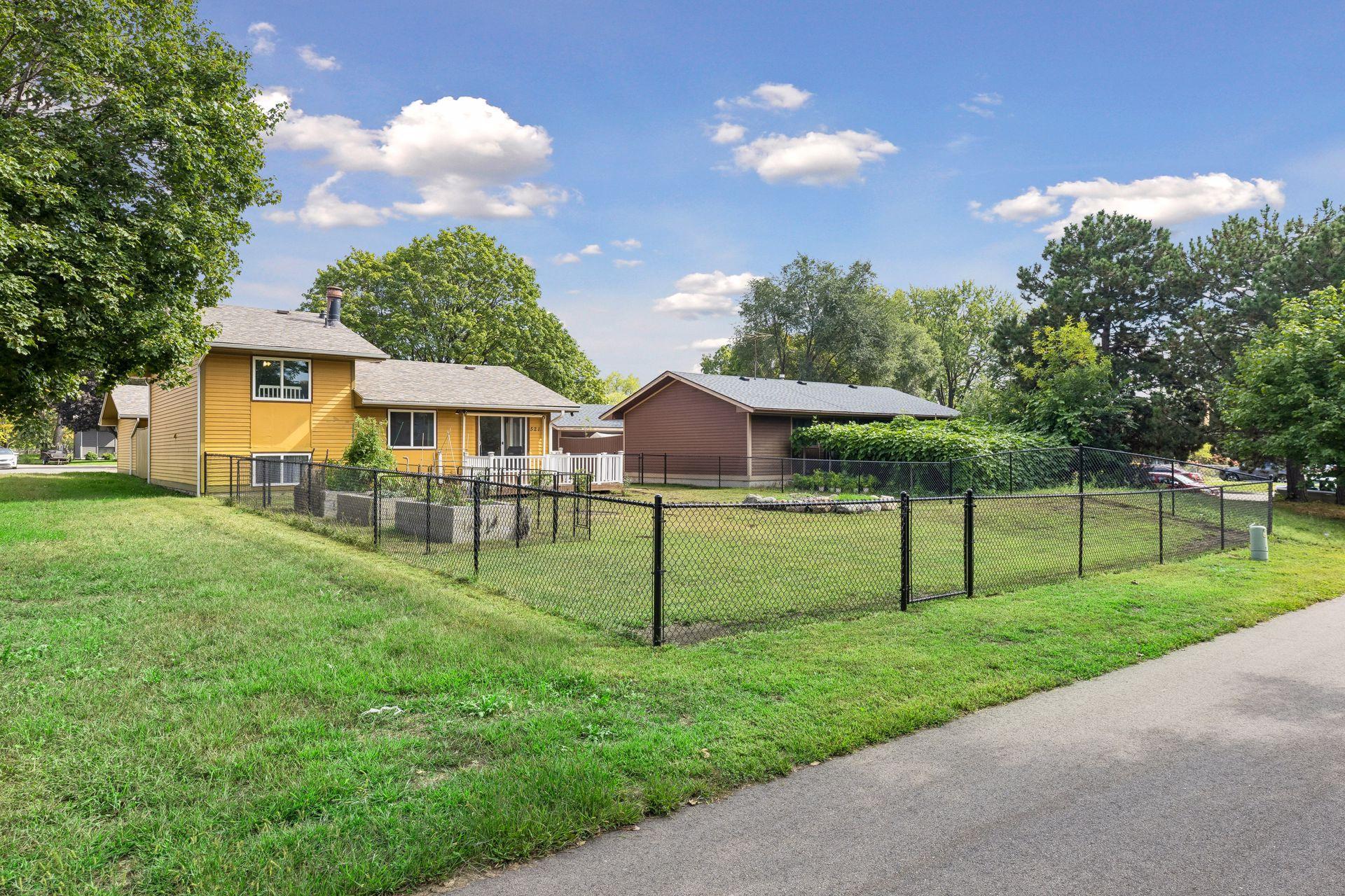 521 Central Avenue W