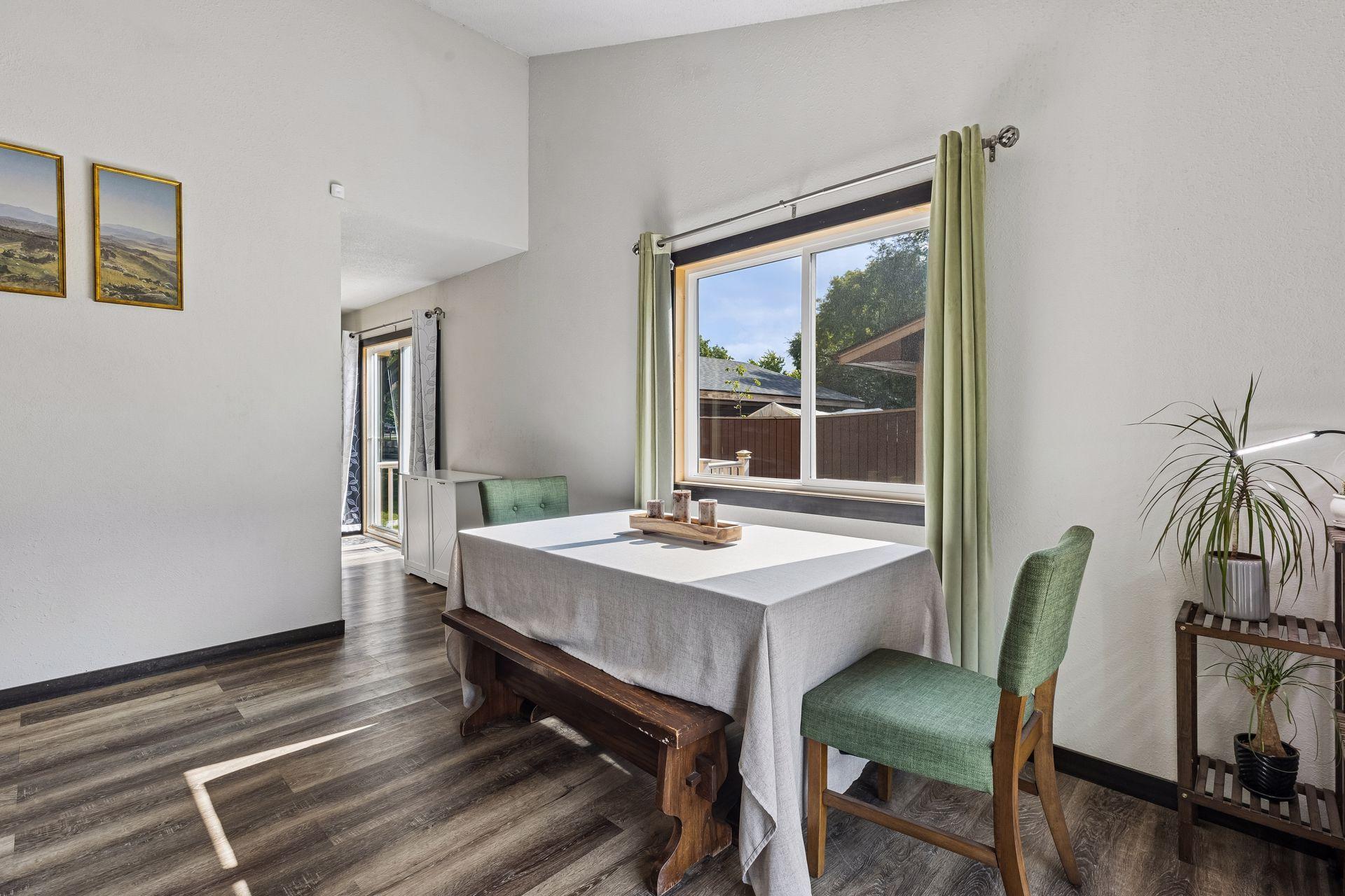 521 Central Avenue W