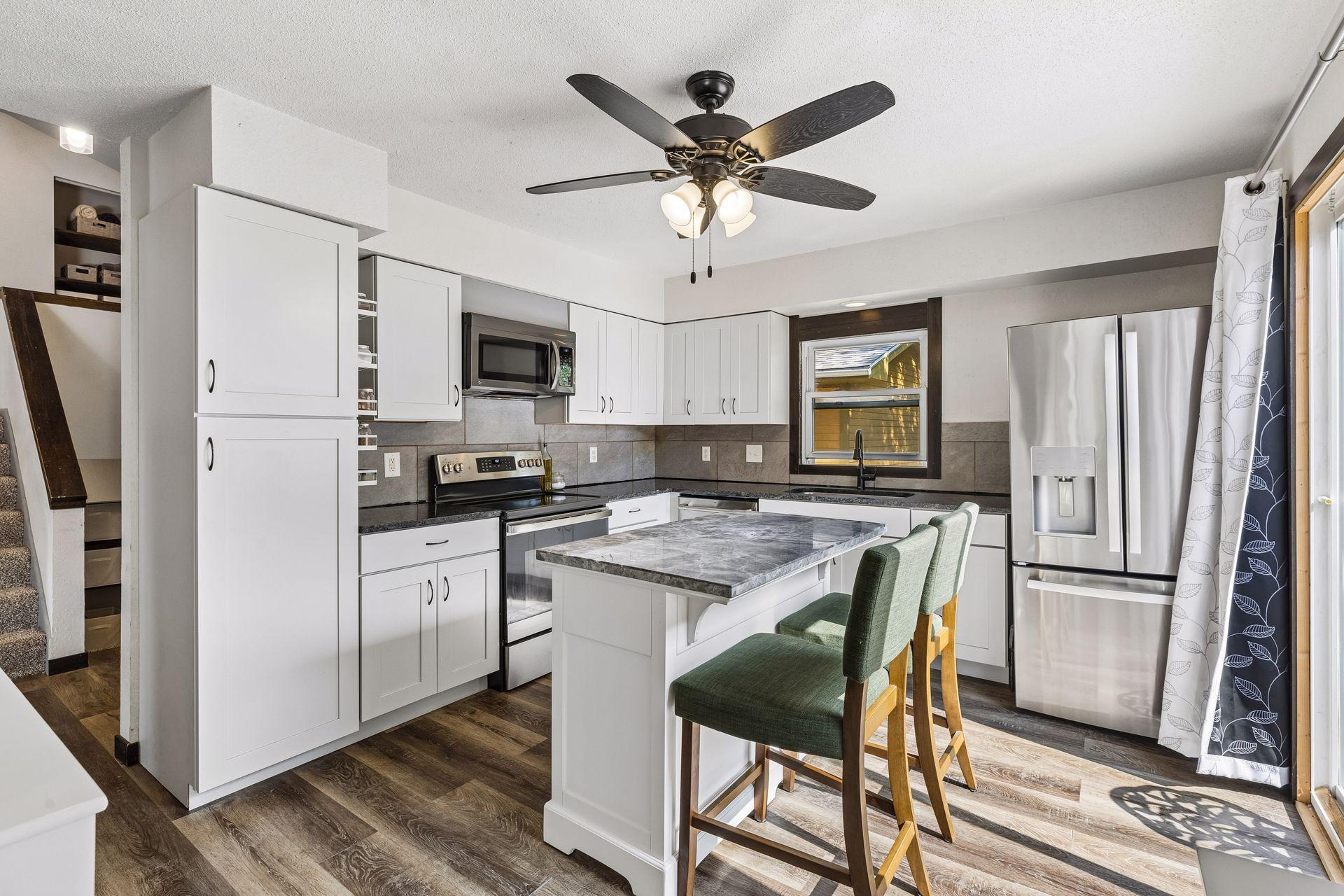 521 Central Avenue W