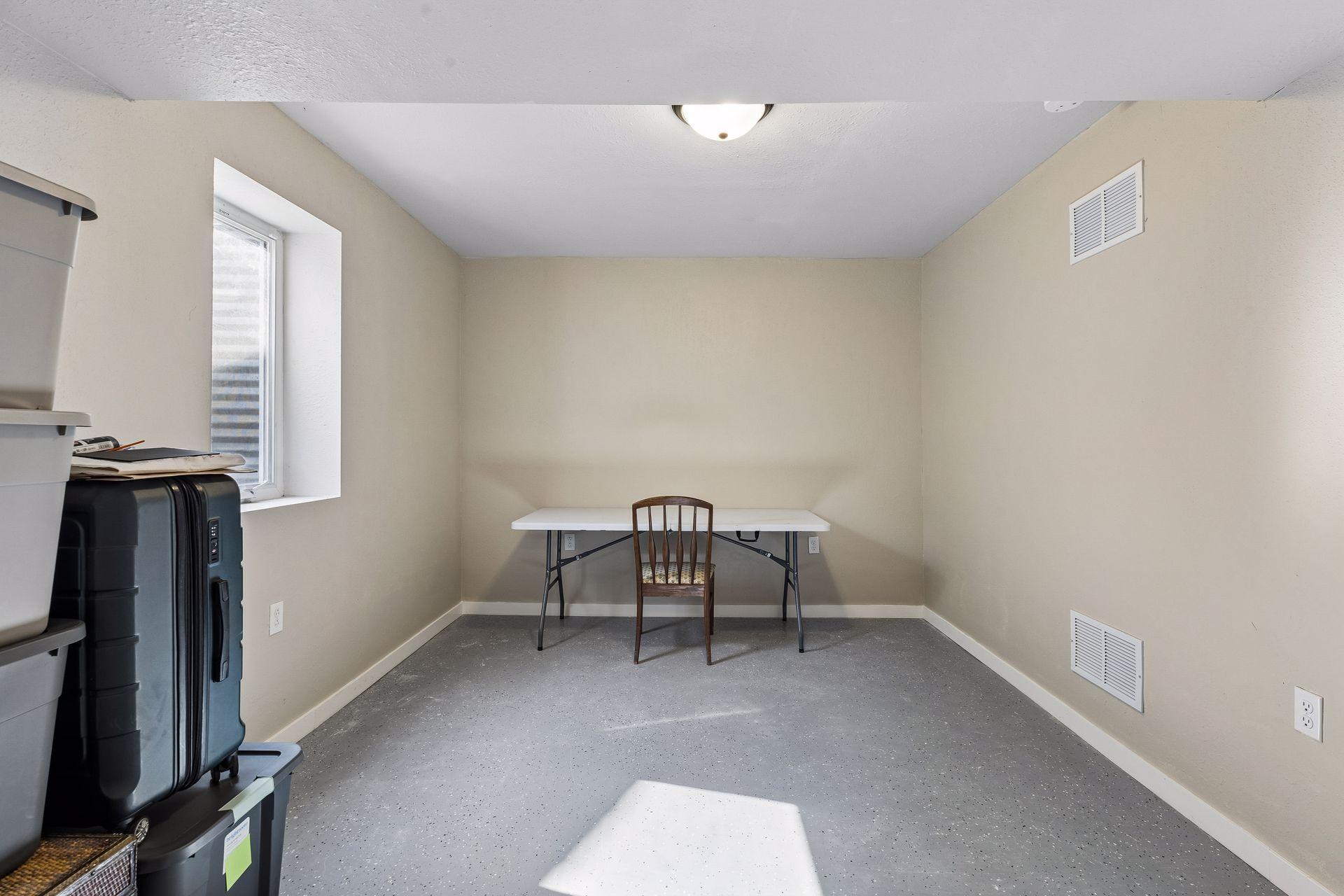 521 Central Avenue W