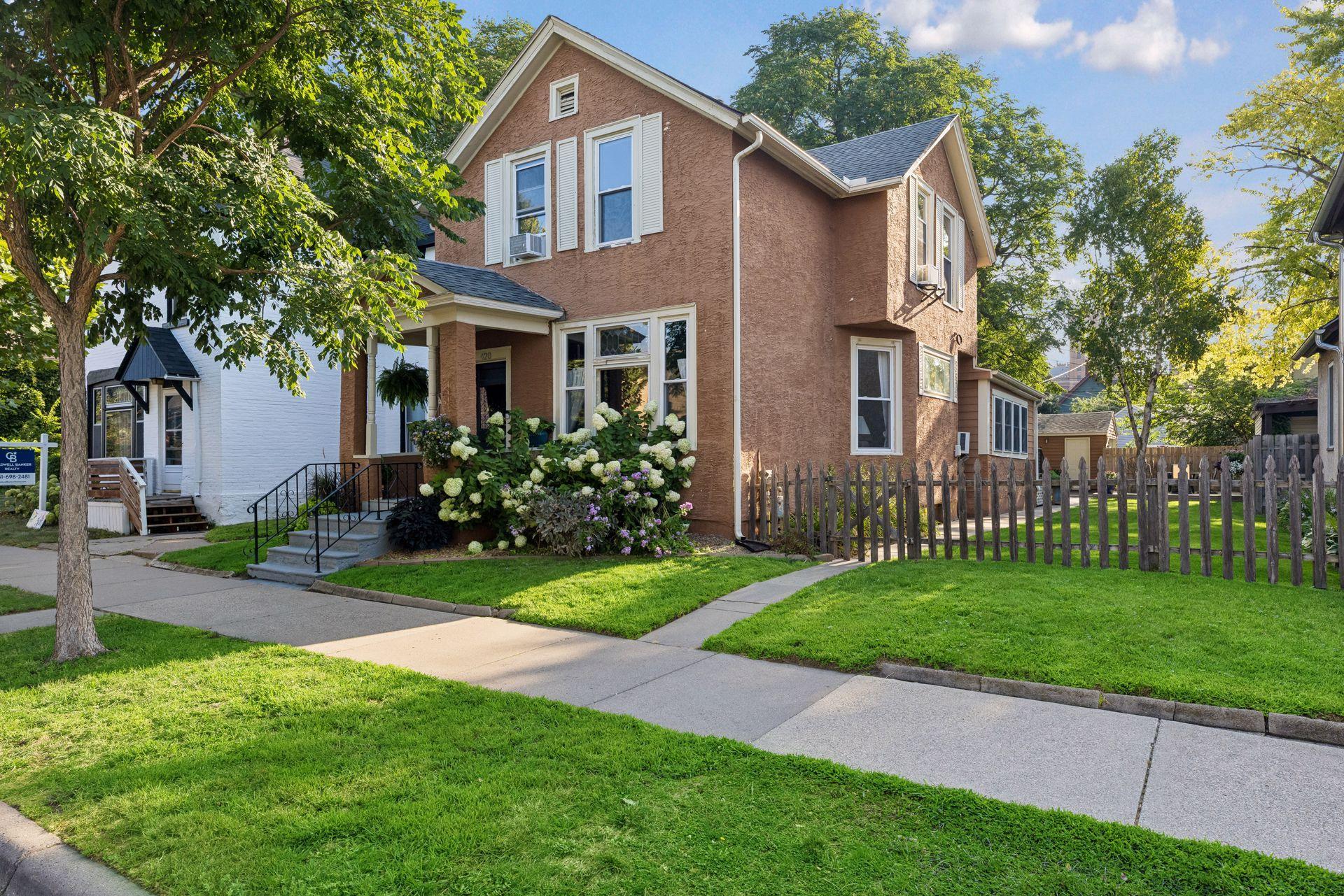 420 Daly Street