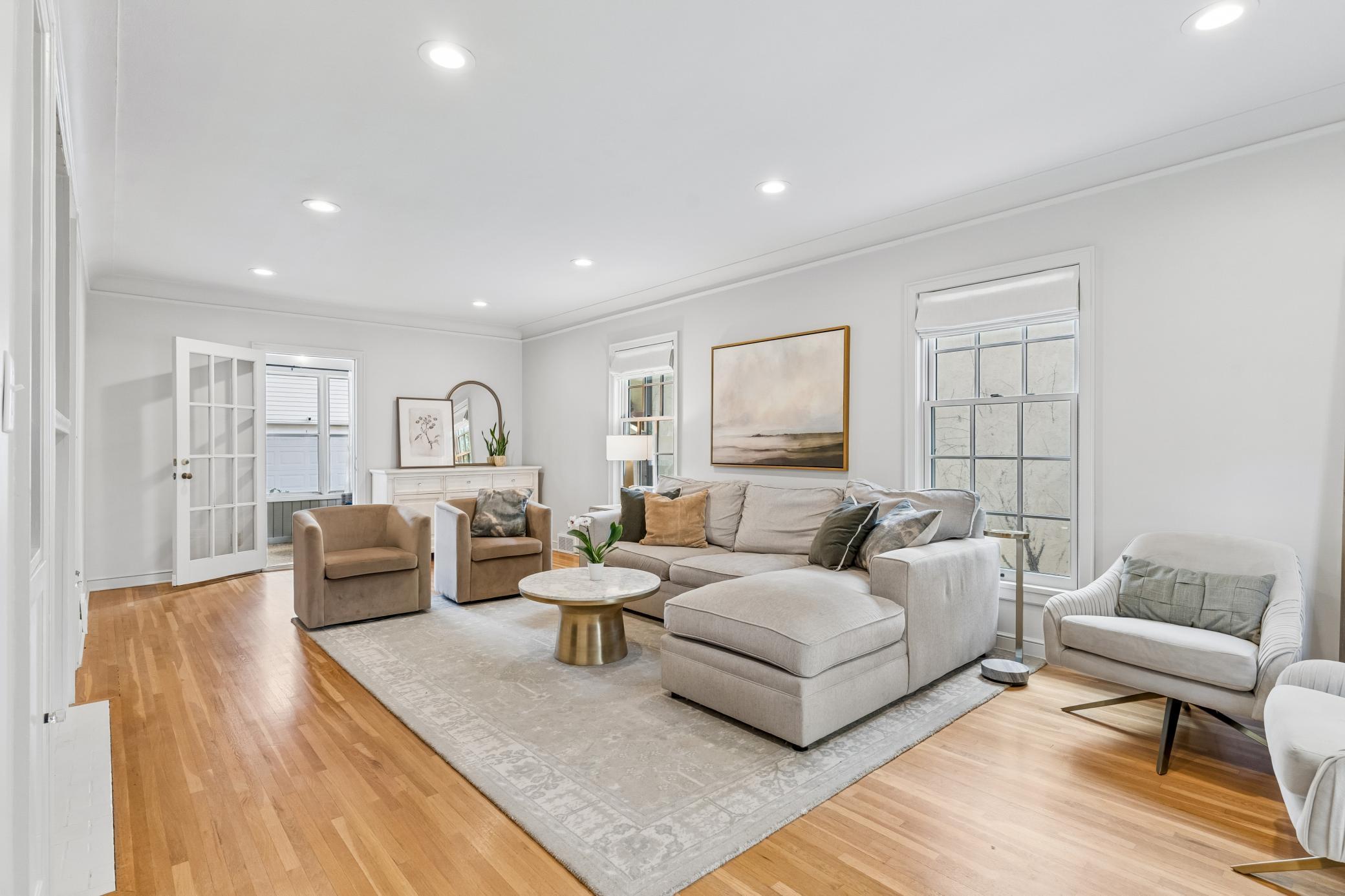 588 Montrose Lane