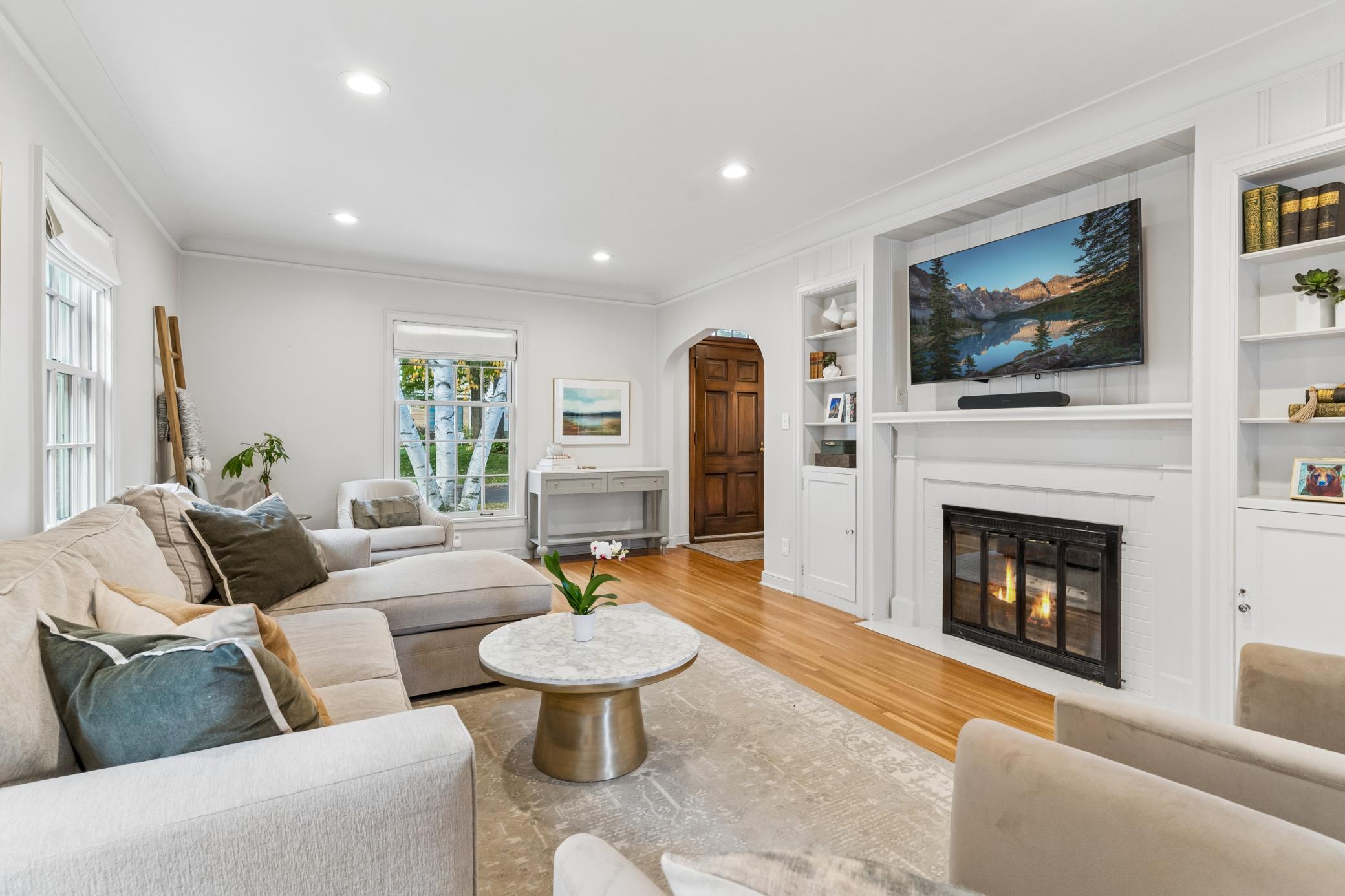 588 Montrose Lane