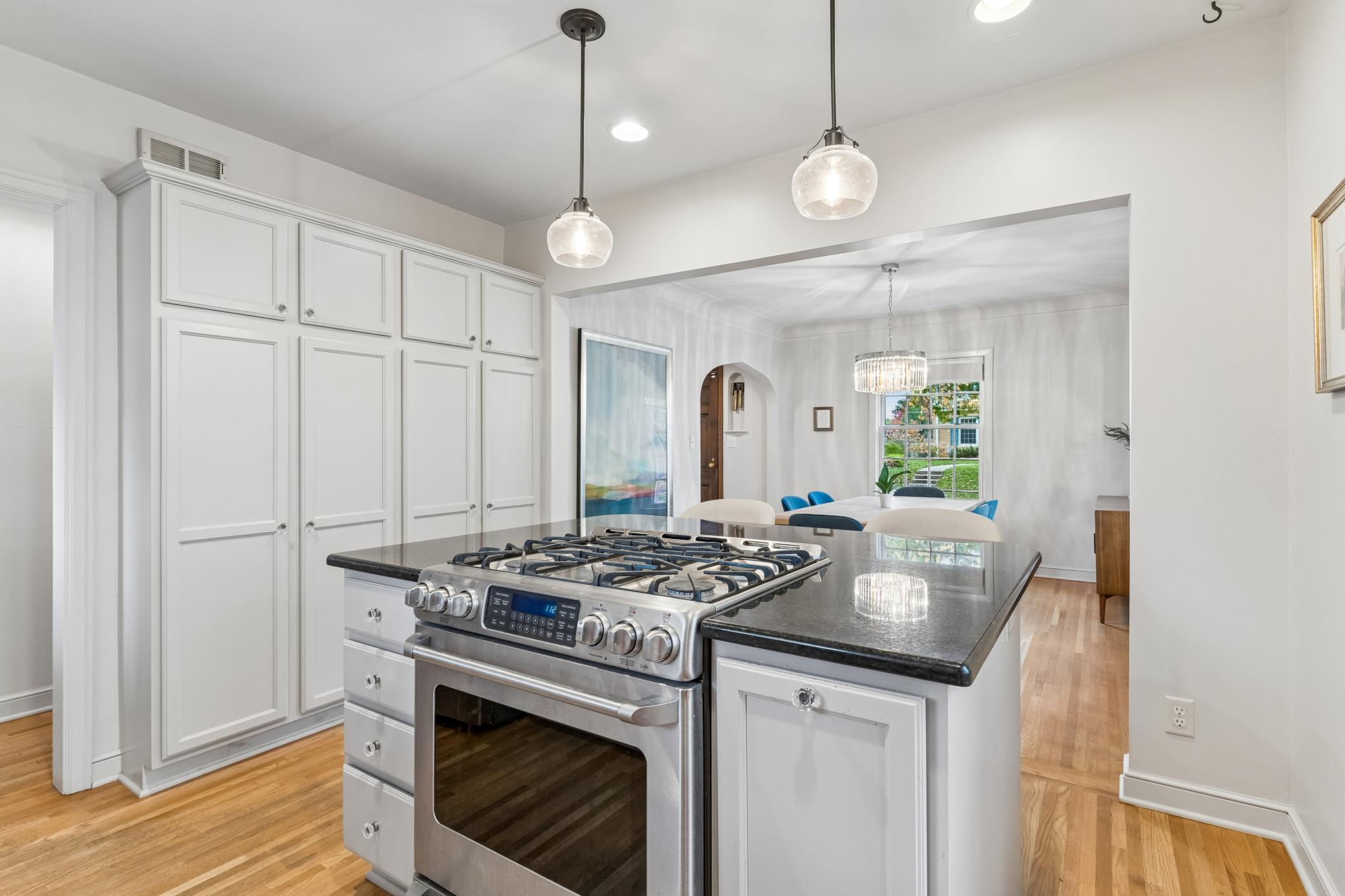 588 Montrose Lane