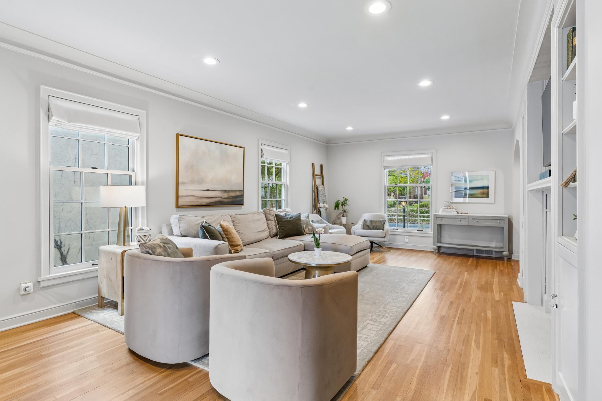 588 Montrose Lane