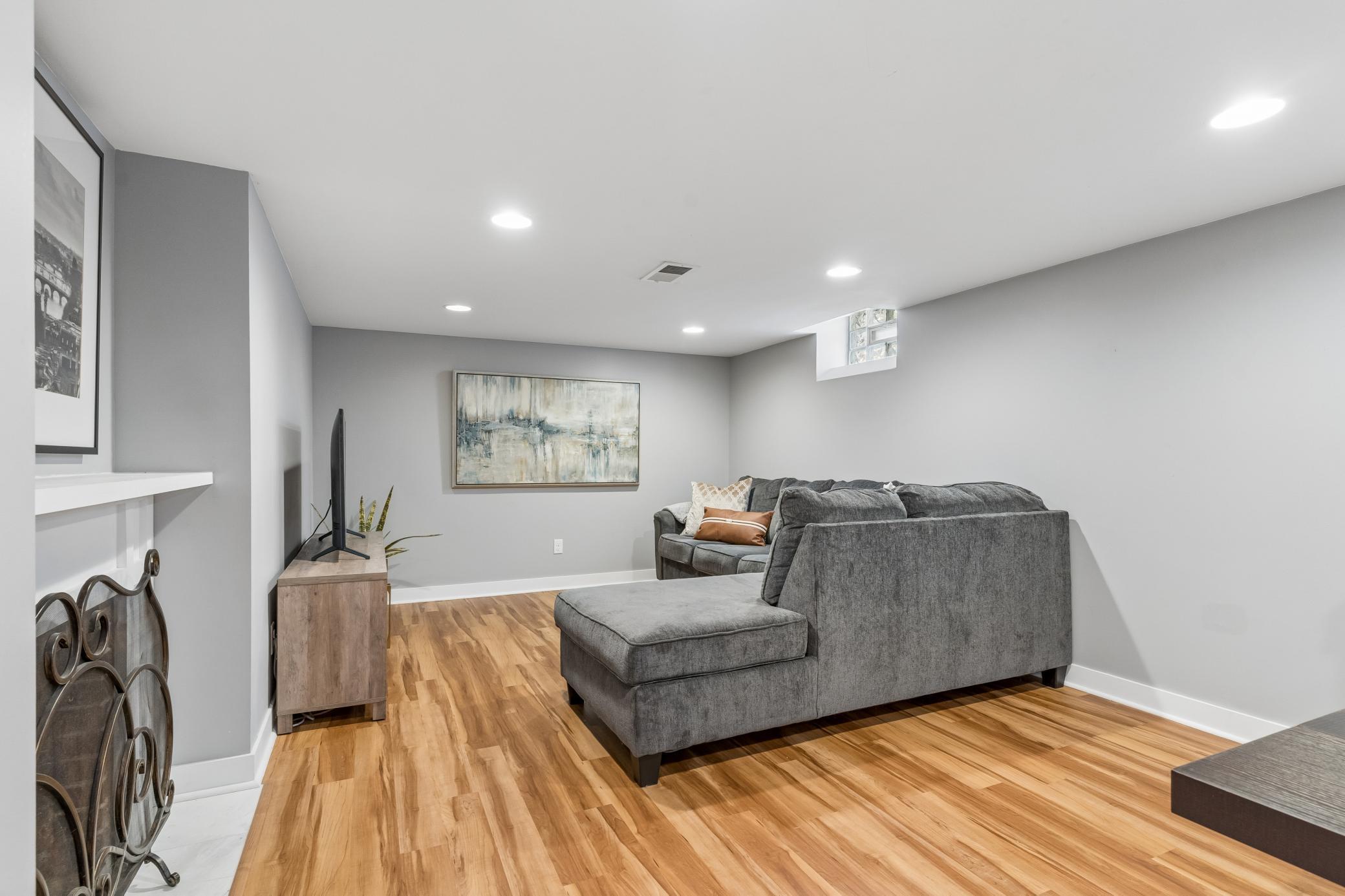 588 Montrose Lane