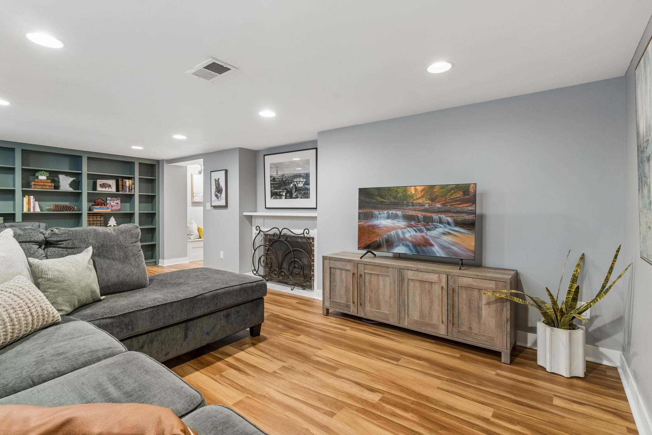 588 Montrose Lane