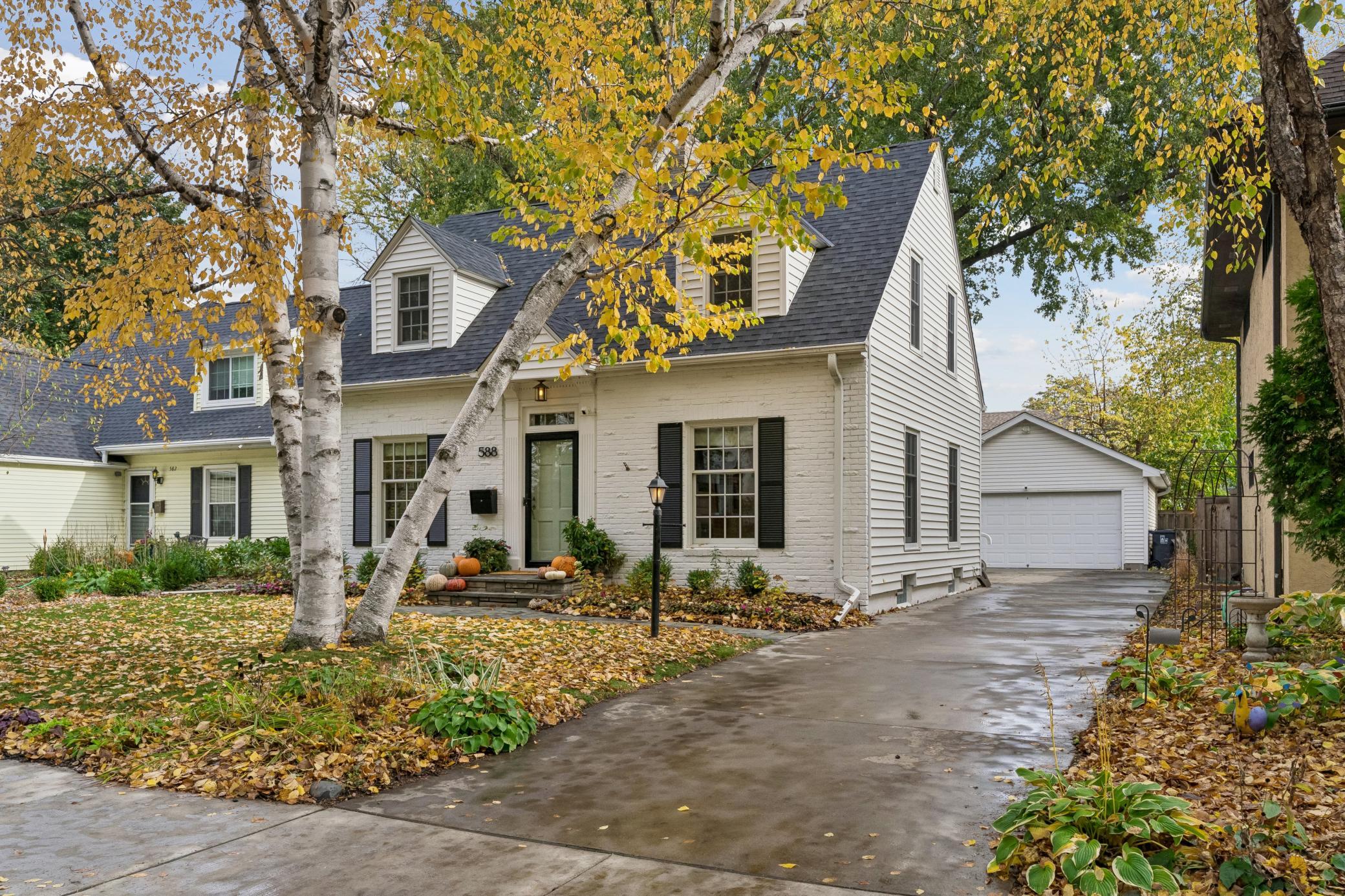 588 Montrose Lane